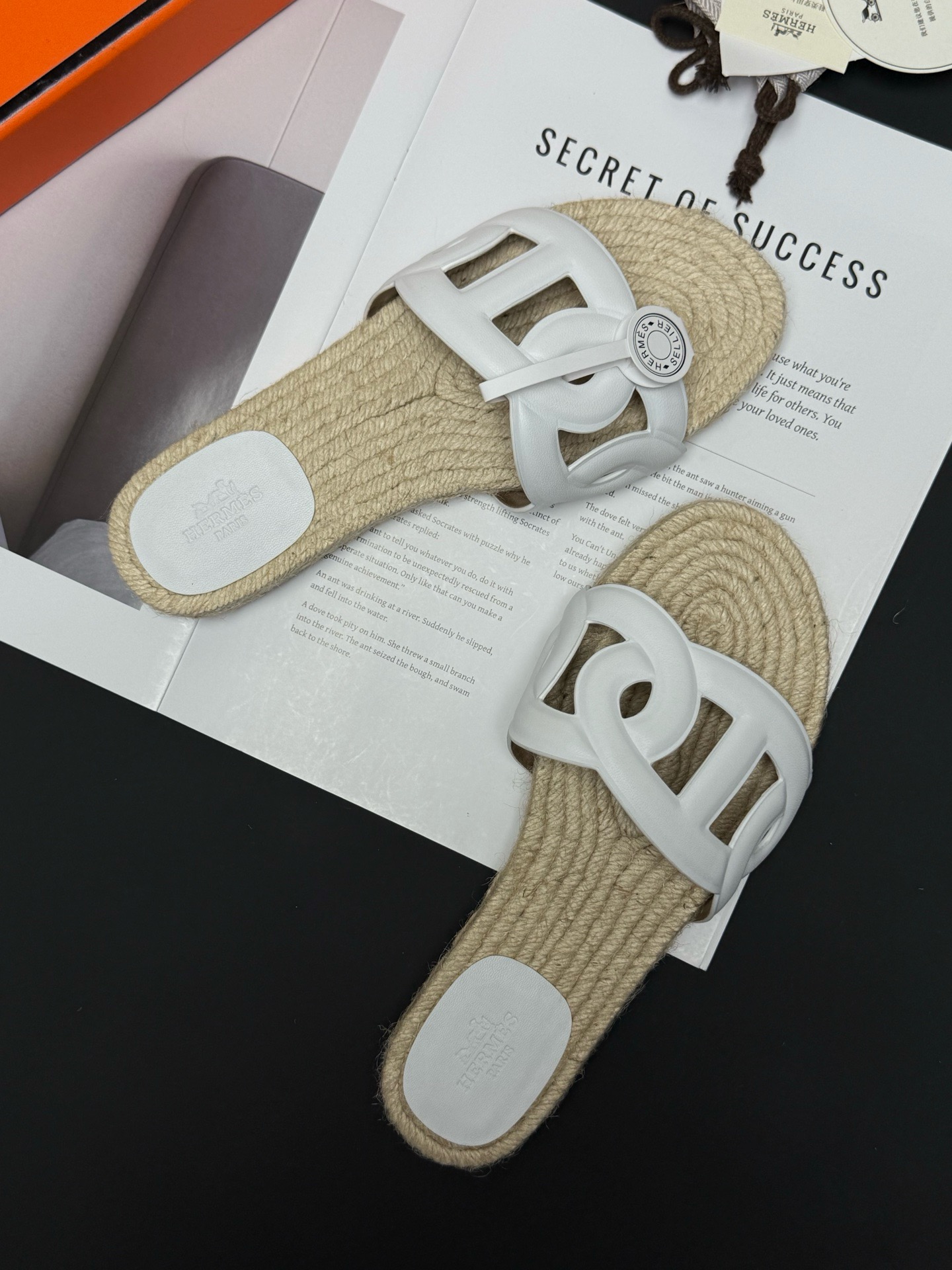 Hermès 最新H拖爱马仕猪鼻子草编平底拖鞋