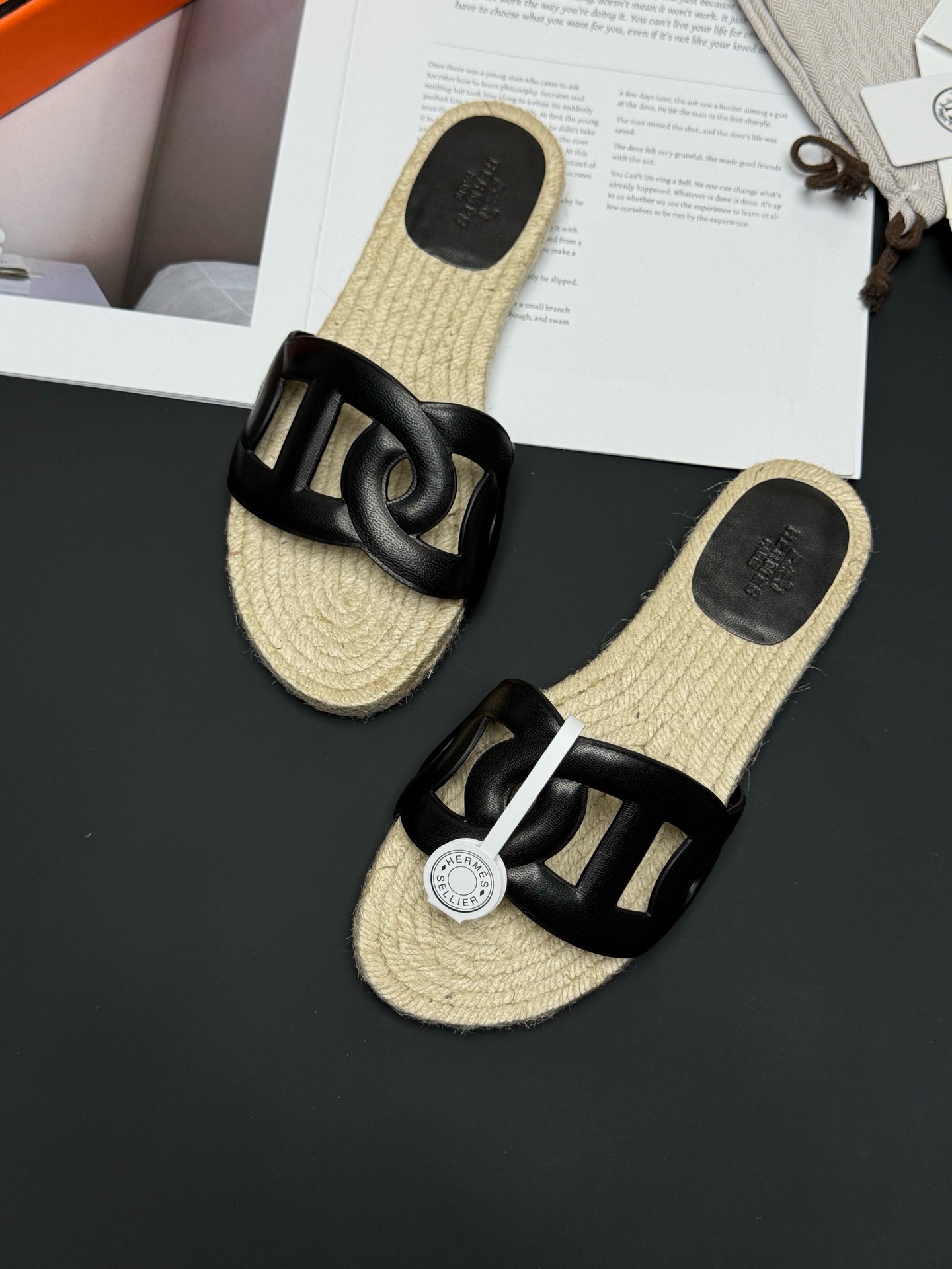 Hermès 最新H拖爱马仕猪鼻子草编平底拖鞋