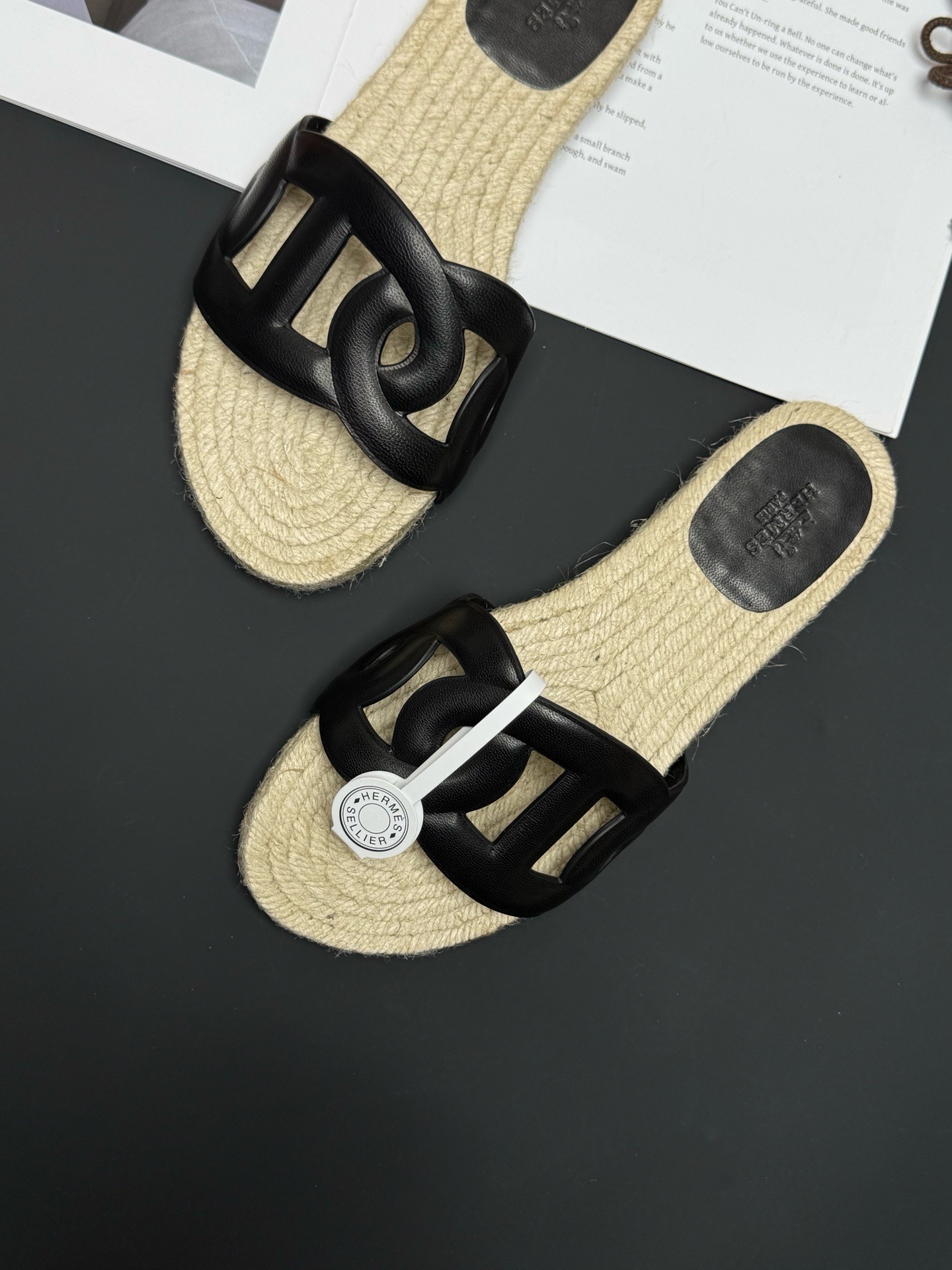 Hermès 最新H拖爱马仕猪鼻子草编平底拖鞋
