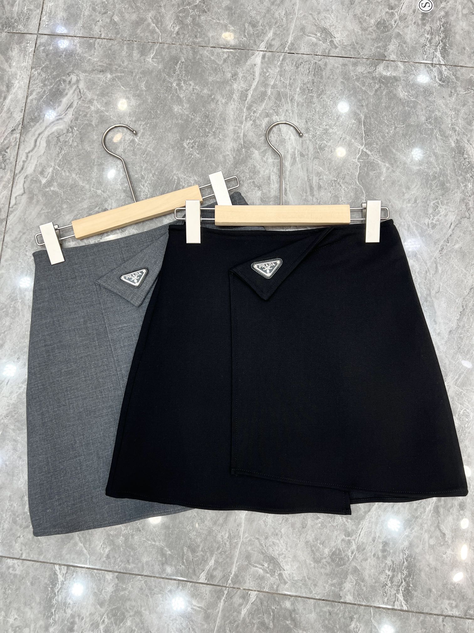 Prada A-Line Mini Skirt Classic Triangle Logo Slimming and Versatile