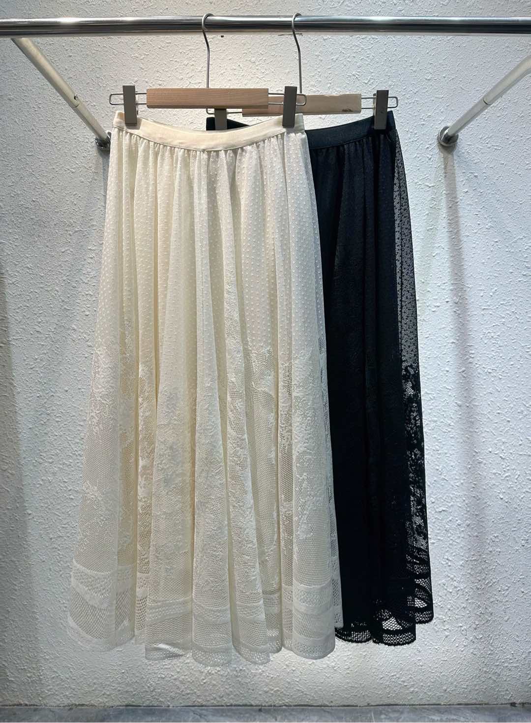 NO:319925,New early spring styles are available in stock [Dispatch] [Dispatch] Di*o*r latest new big lace skirt, craft hook, polka dot lace fabric classic and fashionable [Strong] universal elastic waist, strong inclusiveness, off-white, black SMLXL,, skirts,alexander wang19860909早春新款现货发[發][發]Di*o*r最新新款大摆蕾丝半裙 工艺勾花 波点蕾丝面料经典时髦[强] 万能松紧腰 包容性强 米白色 黑色 SMLXL,,skirts,alexander wang,Women's clothing