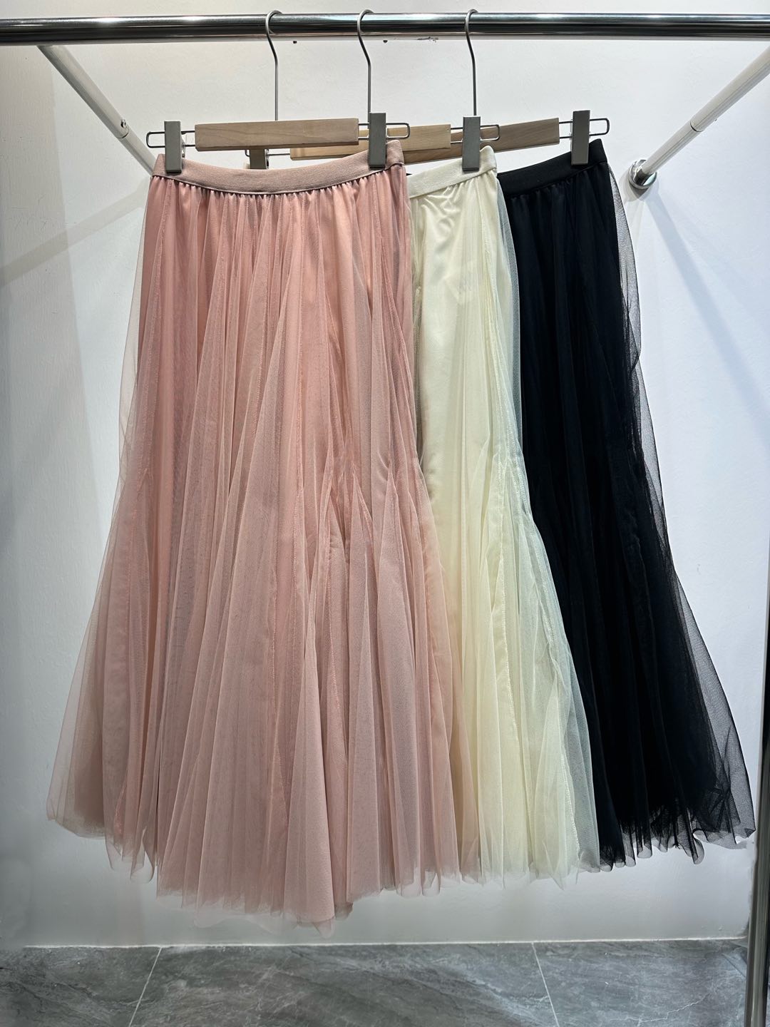 NO:319906,New early spring new style [Back] [Back], super heavy-duty thousand-layer cake skirt, 12 meters of materials, enough materials can make you feel fluffy, a beautiful and full atmosphere for taking photos, a gauze skirt that is indispensable for girls, worthy of [Strong] Black Pink Goose Egg Yolk Three colors available, SMLXL, skirts, alexander wang19860909早春新款上新[發][發],超重工重磅千层蛋糕裙,足足12米用料,足够的用料才有足够的蓬松感,拍照绝美满满的氛围感,女生都必不可少的一款纱裙,值得拥有[强][强] 黑色 粉色 鹅蛋黄 三个颜色可选,码数SMLXL,,skirts,alexander wang,Women's clothing