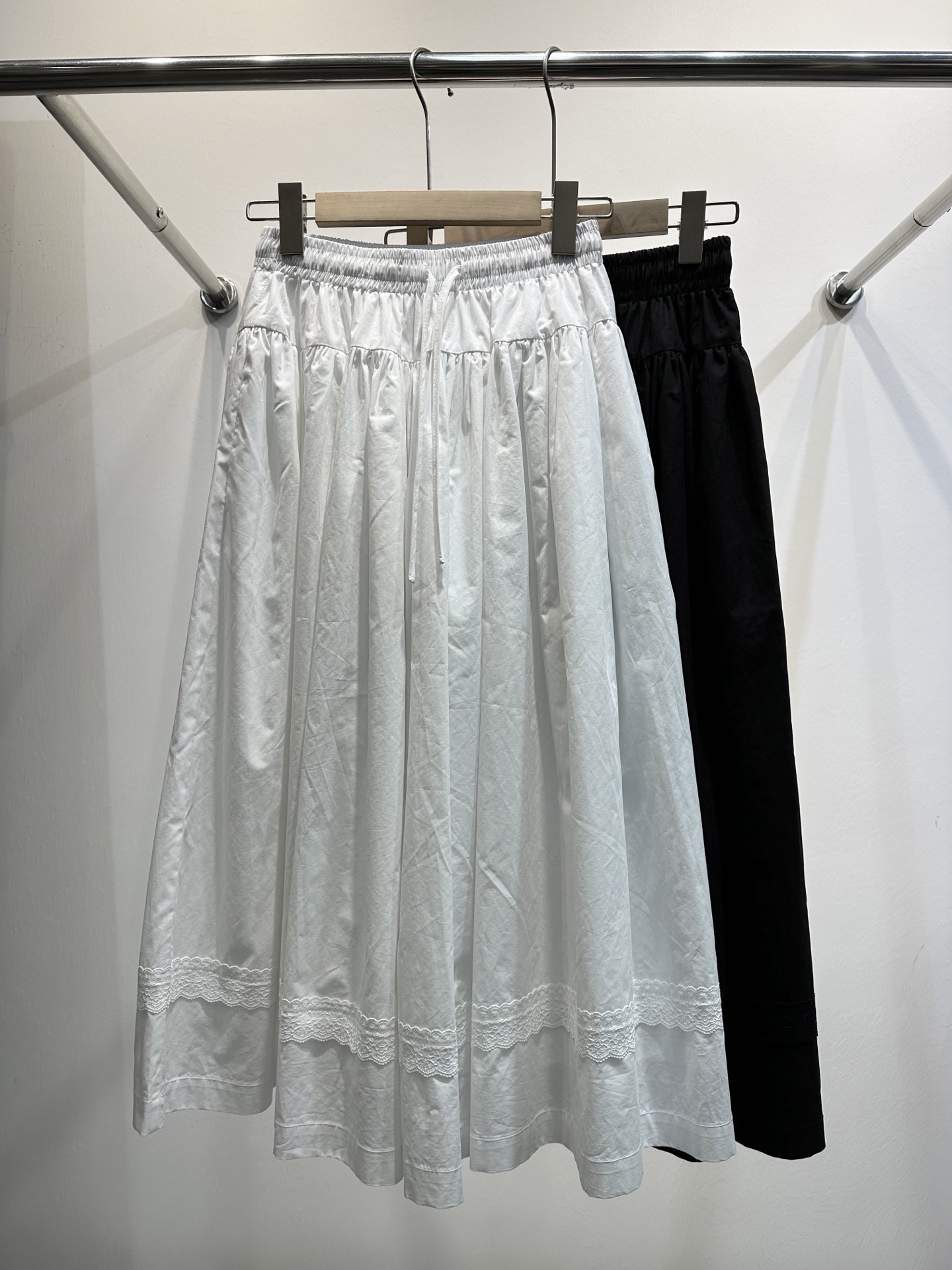 NO:319048,New Miu-style French long skirt for spring and summer [Jump] [Jump] Universal elastic waist does not pick the figure. Don’t worry about the thick legs with fleshy waist. This skirt is all solved [Strong] with spliced ​​lace, it highlights the girlish feeling, and the cotton fabric is more skin-friendly and soft and comfortable. White and black SMLXL,,miumiu, skirts,alexander wang19860909春夏新款Miu系法式蓬蓬长裙到新款[跳跳][跳跳] 万能松紧腰不挑身材 腰有肉的腿粗的都不用担心,这款半裙全部解决[强]配上拼接的蕾丝更凸显少女感,棉质的面料更加亲肤柔软舒适 白色黑色 SMLXL,,miumiu,skirts,alexander wang,Women's clothing
