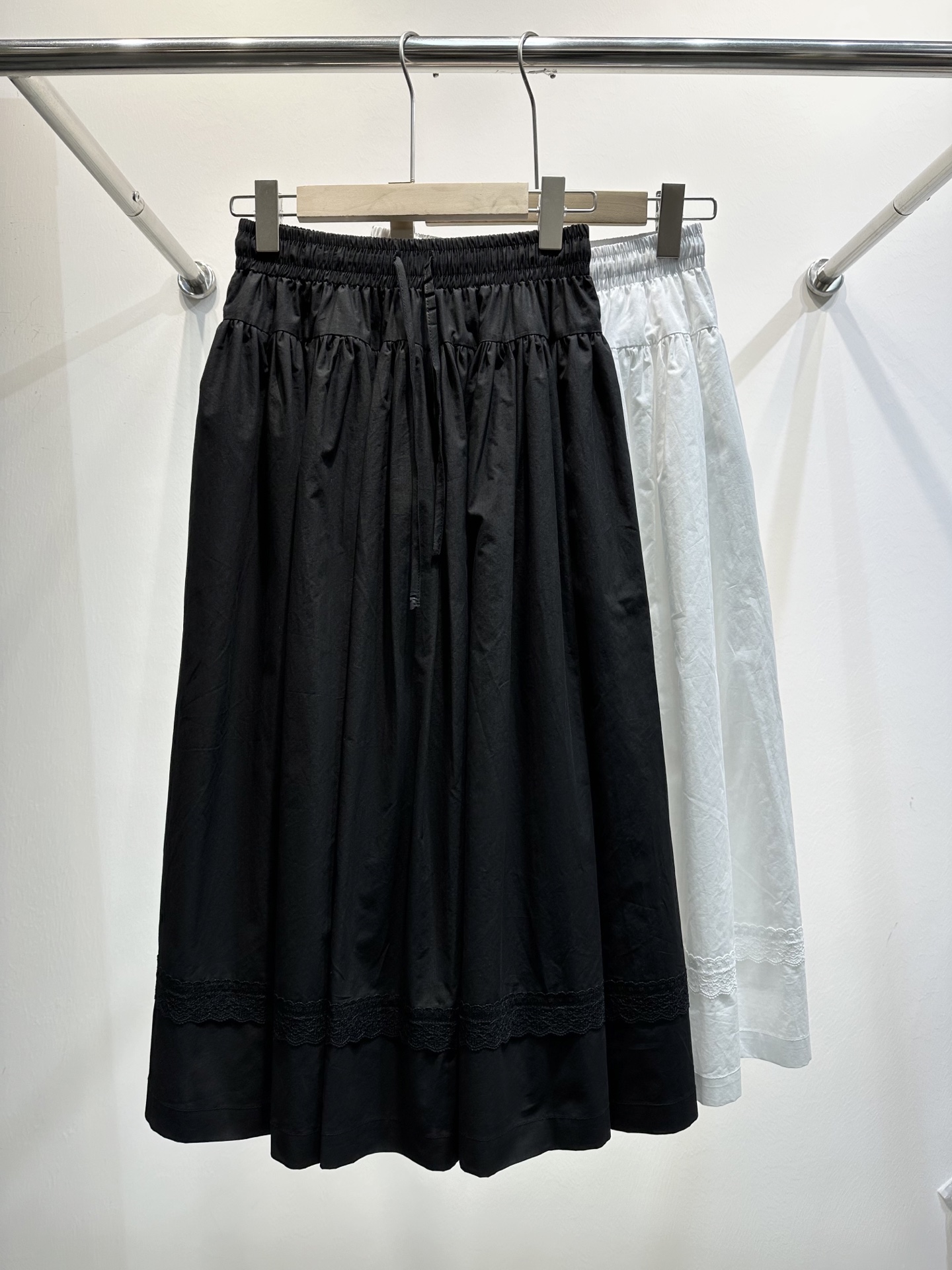 NO:319042,New Miu-style French long skirt for spring and summer [Jump] [Jump] Universal elastic waist does not pick the figure. Don’t worry about the thick legs with fleshy waist. This skirt is all solved [Strong] with spliced ​​lace, it highlights the girlish feeling, and the cotton fabric is more skin-friendly and soft and comfortable. White and black SMLXL,,miumiu, skirts,alexander wang19860909春夏新款Miu系法式蓬蓬长裙到新款[跳跳][跳跳] 万能松紧腰不挑身材 腰有肉的腿粗的都不用担心,这款半裙全部解决[强]配上拼接的蕾丝更凸显少女感,棉质的面料更加亲肤柔软舒适 白色黑色 SMLXL,,miumiu,skirts,alexander wang,Women's clothing