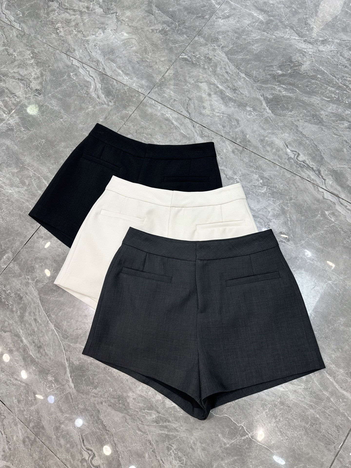 NO:319053,New spring and summer trousers, sausages, new [Wow][Wow] A very fashionable and versatile item with a very good style. There is no need to say more about the hot order, sales champion. Gray beige black. SMLXL, shorts, alexander wang.19860909春夏新款裤飒短裤上新[哇][哇]非常洋气版型很好的一款百搭单品 无需多说的补单爆款,销量冠军 灰色米白色黑色 SMLXL,,shorts,alexander wang,Women's clothing