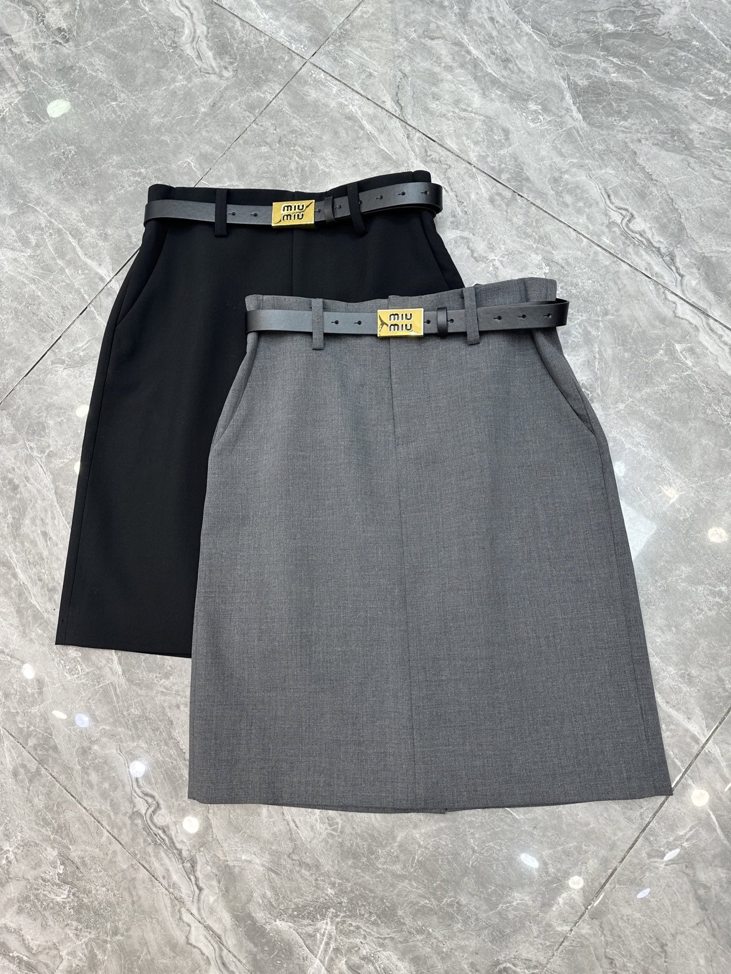 NO:319030,New Miu style skirts in spring and summer are coming, a super gentle flower bud mid-length bag skirt, with the latest letter belt, slim and delicate style, perfect figure outline, universal versatile skirt [Strong] Black gray SMLXL,,miumiu, skirts,alexander wang19860909春夏新款Miu风半裙新款来袭,超级斯文的一款花苞中长包裙 ,配最新款字母腰带,版型显瘦精致,身材勾勒完美,万能百搭款包裙[强] 黑色灰色 SMLXL,,miumiu,skirts,alexander wang,Women's clothing