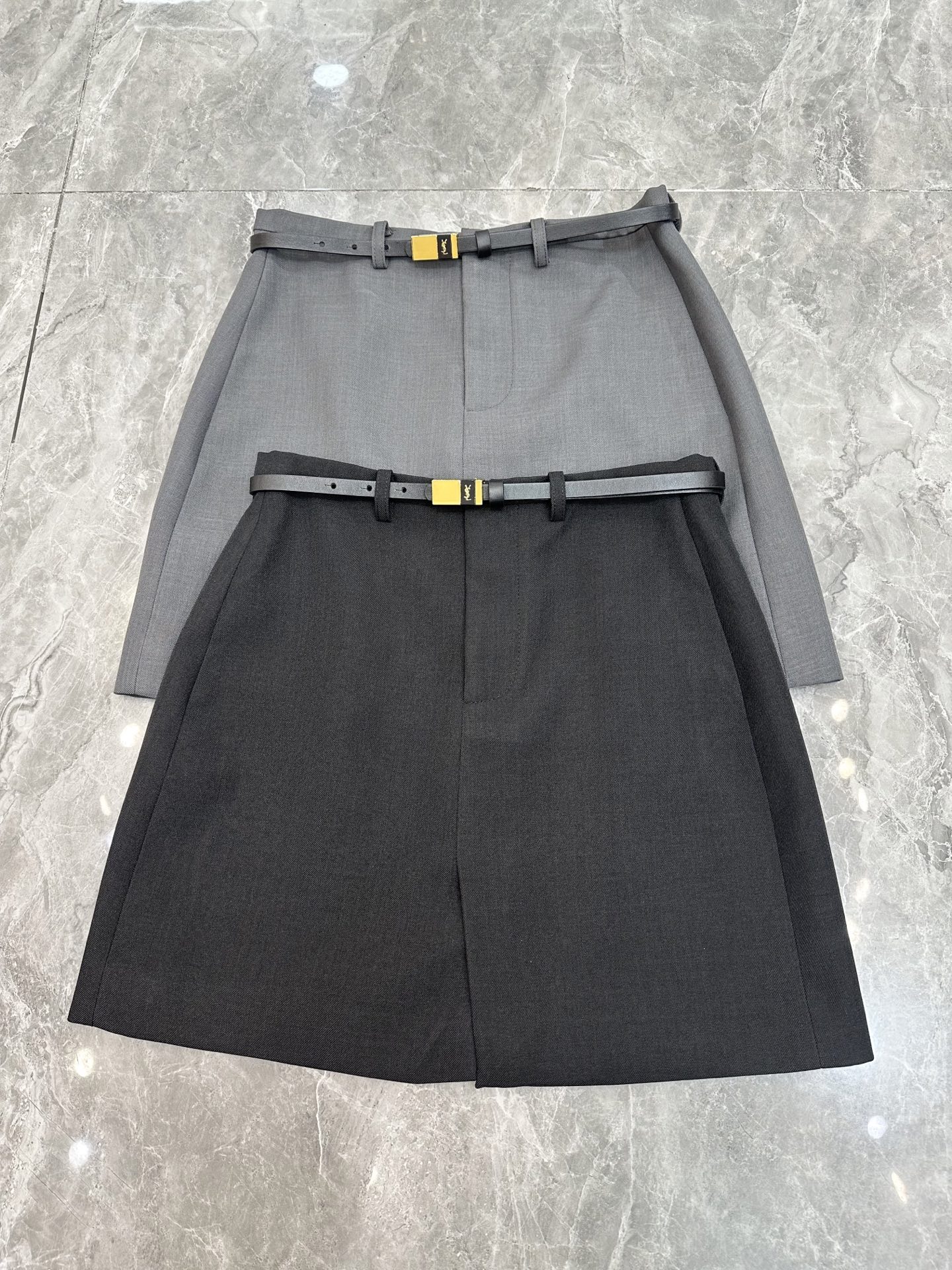 NO:318988,New spring and summer YSL skirt with new suit slit short skirt. Very fashionable. Unique style with a very design. Exquisite and fashionable. Gray black. SMLXL,,saint laurent,skirts,business suit,alexander wang19860909春夏新款YSL半裙上新 西装开衩小短裙 好洋气 款式独特有设计感很YSL风格 精致时尚 灰色黑色 SMLXL,,saint laurent,skirts,business suit,alexander wang,Women's clothing