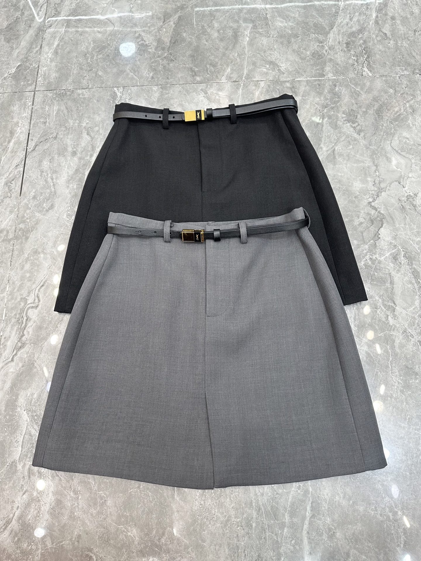 NO:318982,New spring and summer YSL skirt with new suit slit short skirt. Very fashionable. Unique style with a very design. Exquisite and fashionable. Gray black. SMLXL,,saint laurent,skirts,business suit,alexander wang19860909春夏新款YSL半裙上新 西装开衩小短裙 好洋气 款式独特有设计感很YSL风格 精致时尚 灰色黑色 SMLXL,,saint laurent,skirts,business suit,alexander wang,Women's clothing