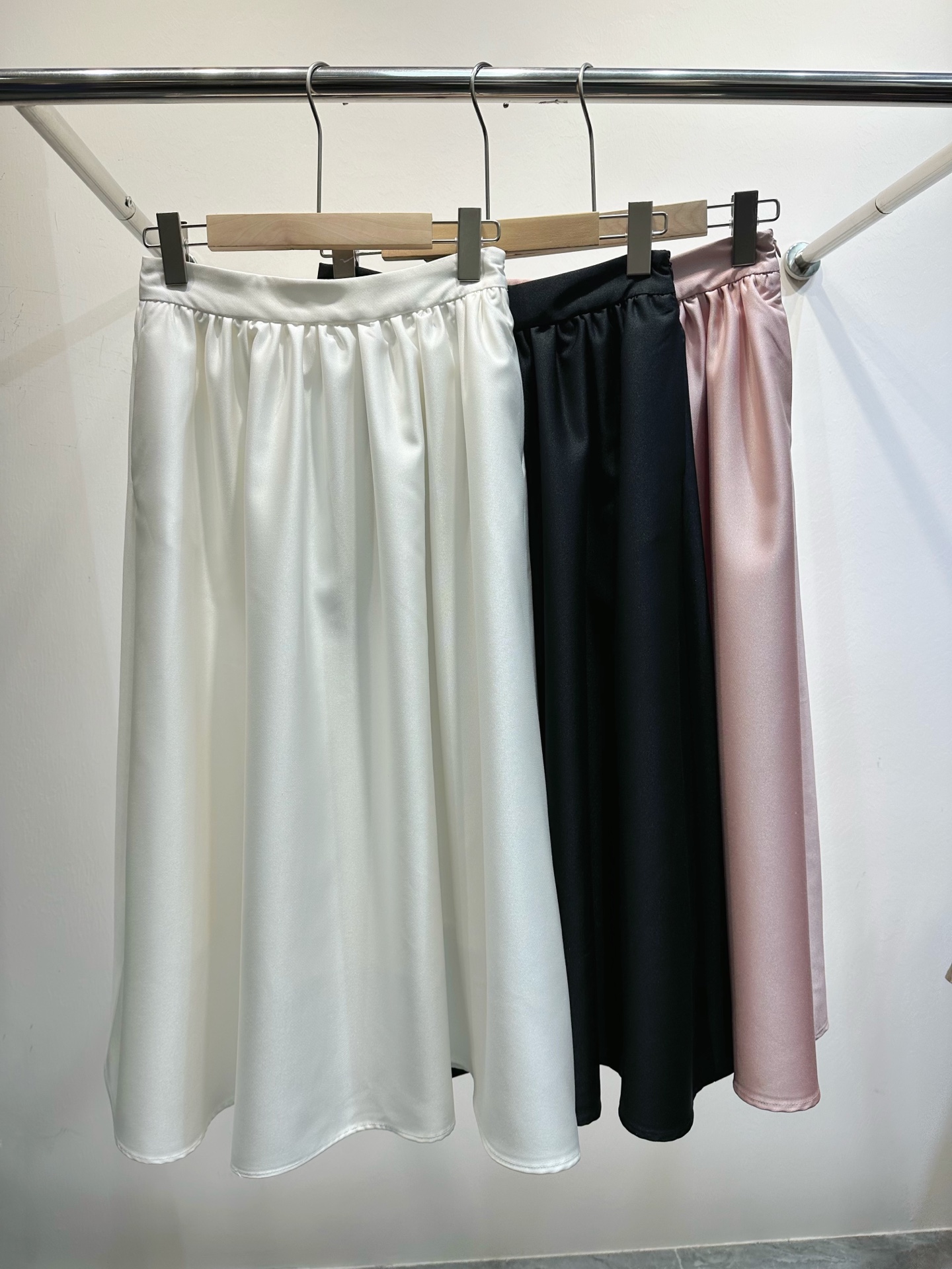 NO:319007,New French skirts in spring and summer, new [hair][hair], clean silk fabric, draped texture, bright and versatile colors, very summer refreshing colors, invincible and versatile Super running volume [strong][strong] White Pink Black SMLXL,, skirts,alexander wang19860909春夏新款法式半裙上新[發][發] 净版丝毛面料 垂感质地上乘 颜色艳丽百搭 非常夏天清爽的色彩 无敌百搭 超级跑量[强][强] 白色 粉色 黑色 SMLXL,,skirts,alexander wang,Women's clothing