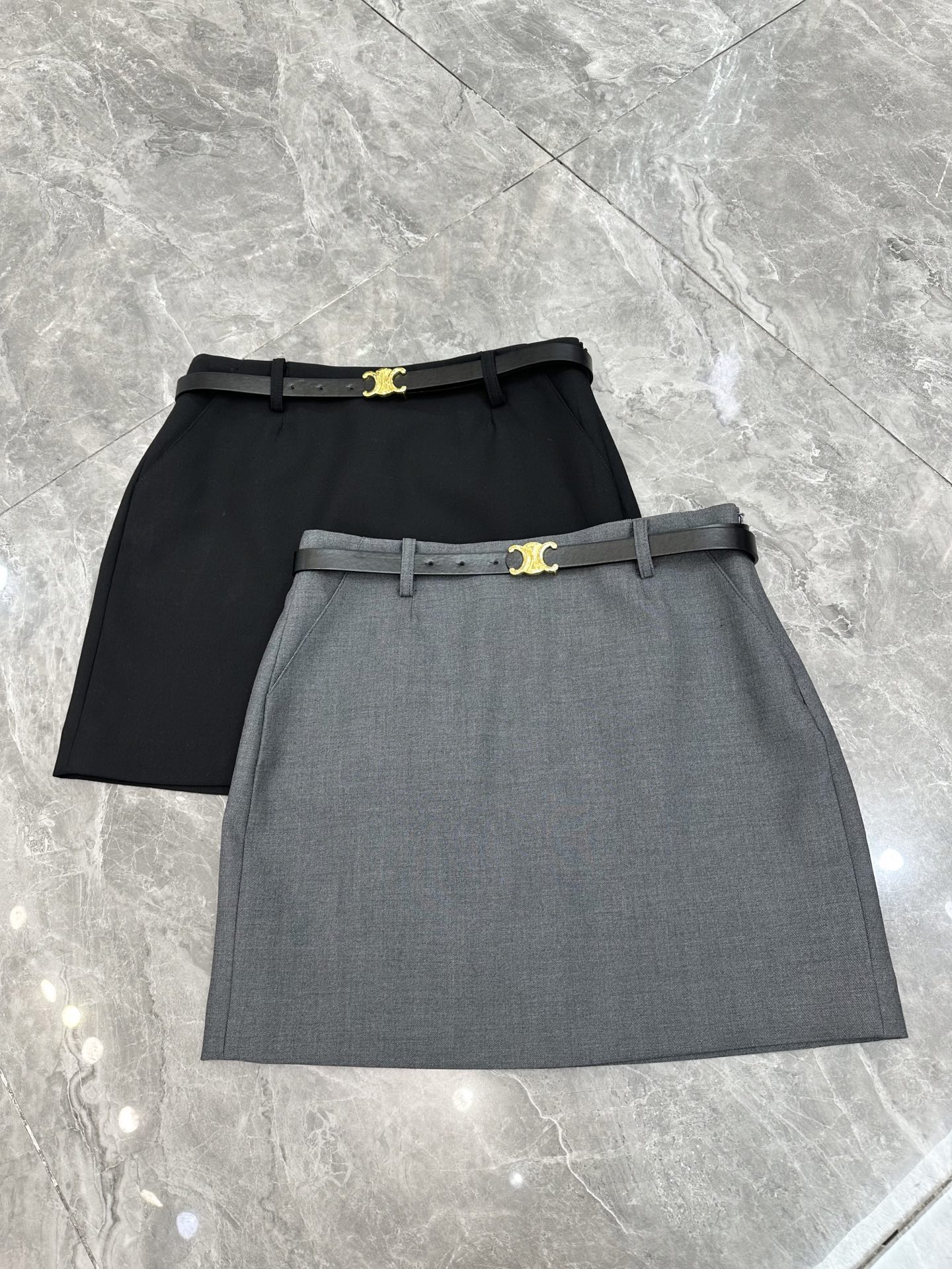 NO:318979,New spring and summer suit skirt [Sun] [Sun] Celi*ne short A-line small bag skirt. What a fashionable short skirt that makes people unable to move away. It's so exquisite and fashionable. It's more versatile. One of the recommended items [Celebration] [Celebration] Black gray SMLXL,,celine,skirts,business suit,alexander wang19860909春夏新款西装短裙[太阳][太阳] Celi*ne短款A字小包裙 好洋气的一款让人挪不开眼的小短裙 好精致洋气 又比较百搭 推荐单品之一[庆祝][庆祝] 黑色灰色 SMLXL,,celine,skirts,business suit,alexander wang,Women's clothing