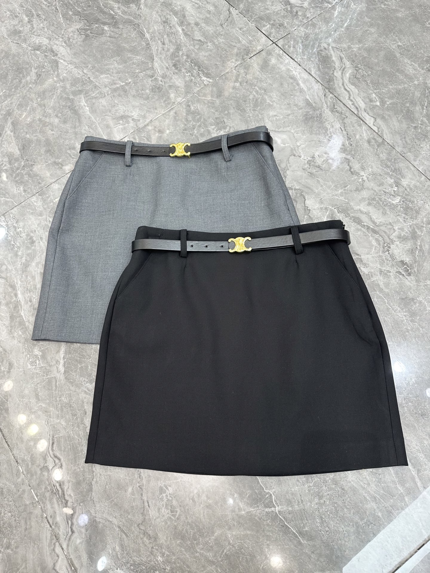 NO:318975,New spring and summer suit skirt [Sun] [Sun] Celi*ne short A-line small bag skirt. What a fashionable short skirt that makes people unable to move away. It's so exquisite and fashionable. It's more versatile. One of the recommended items [Celebration] [Celebration] Black gray SMLXL,,celine,skirts,business suit,alexander wang19860909春夏新款西装短裙[太阳][太阳] Celi*ne短款A字小包裙 好洋气的一款让人挪不开眼的小短裙 好精致洋气 又比较百搭 推荐单品之一[庆祝][庆祝] 黑色灰色 SMLXL,,celine,skirts,business suit,alexander wang,Women's clothing