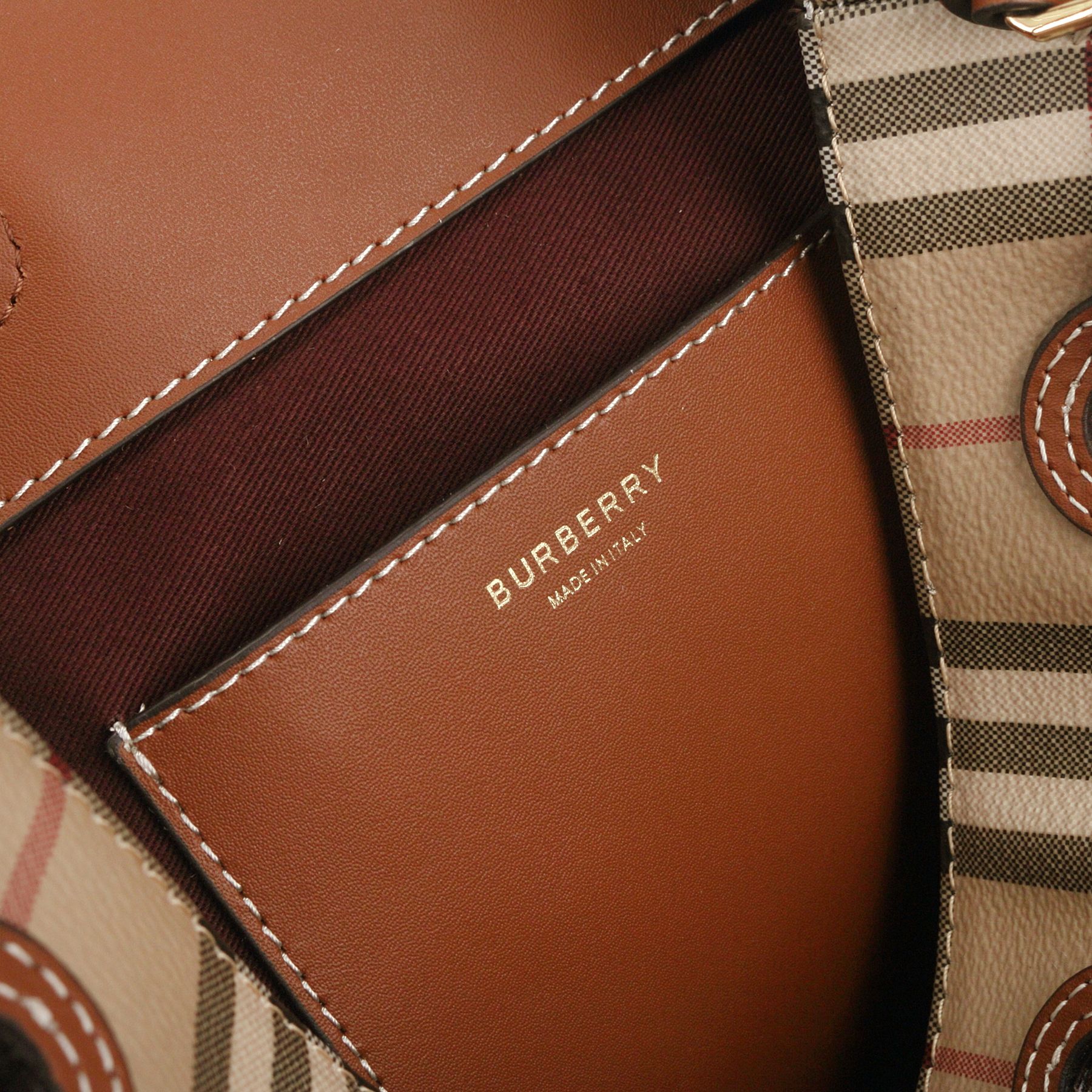 Burberry B家格子棕色水桶包上新