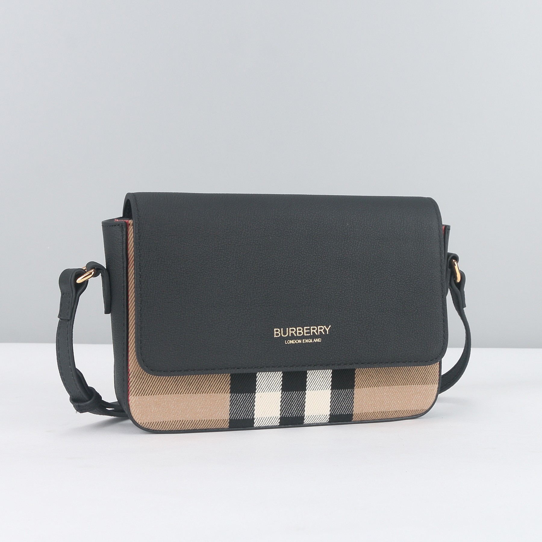 Burberry B家最新格纹挎包 肩带长短可以自动调节 单肩斜挎包手拿 随心所欲 进口小牛皮拼帆布格纹实用性超绝