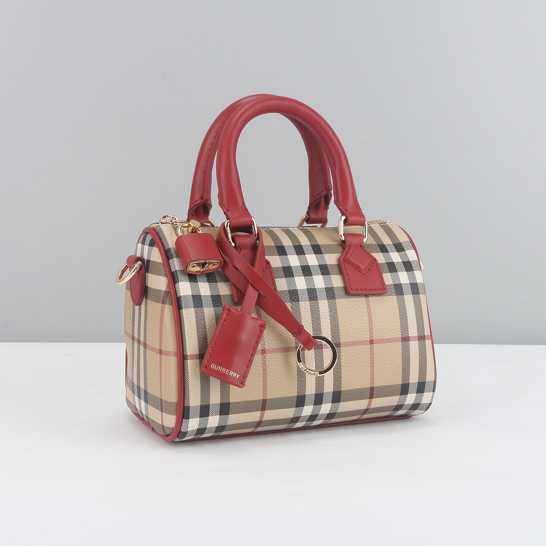 Burberry 新色 Bur迷你波士顿超 超 ，非常轻便，实用度