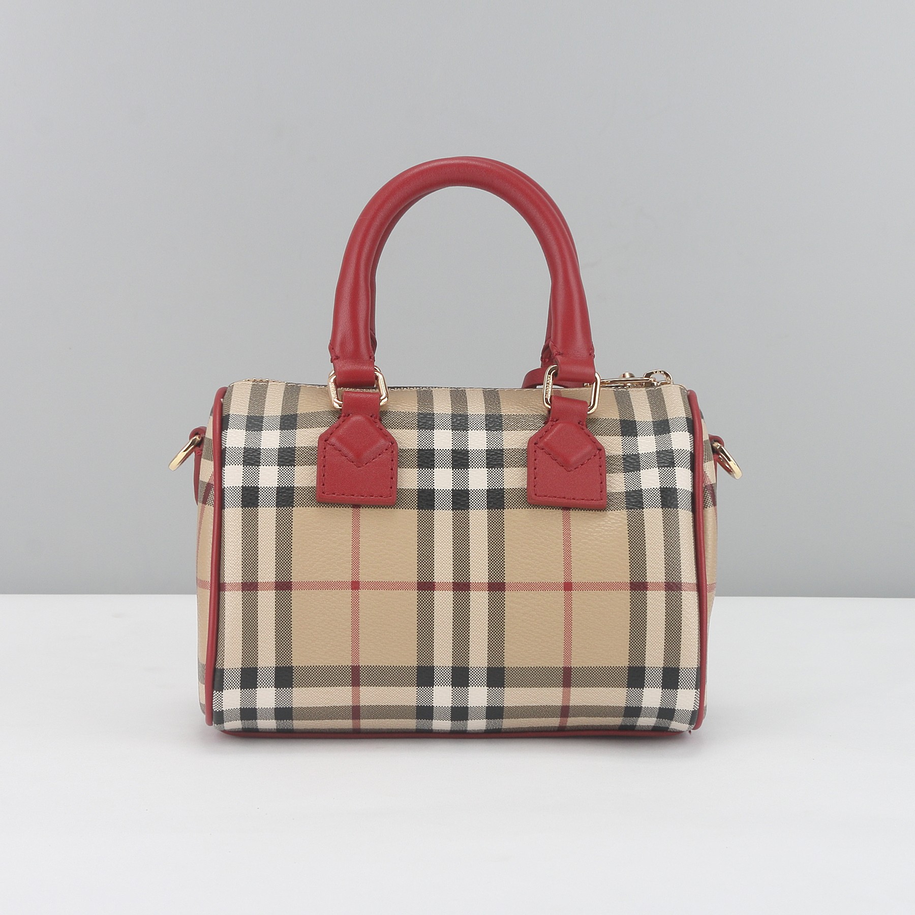 Burberry 新色 Bur迷你波士顿超 超 ，非常轻便，实用度