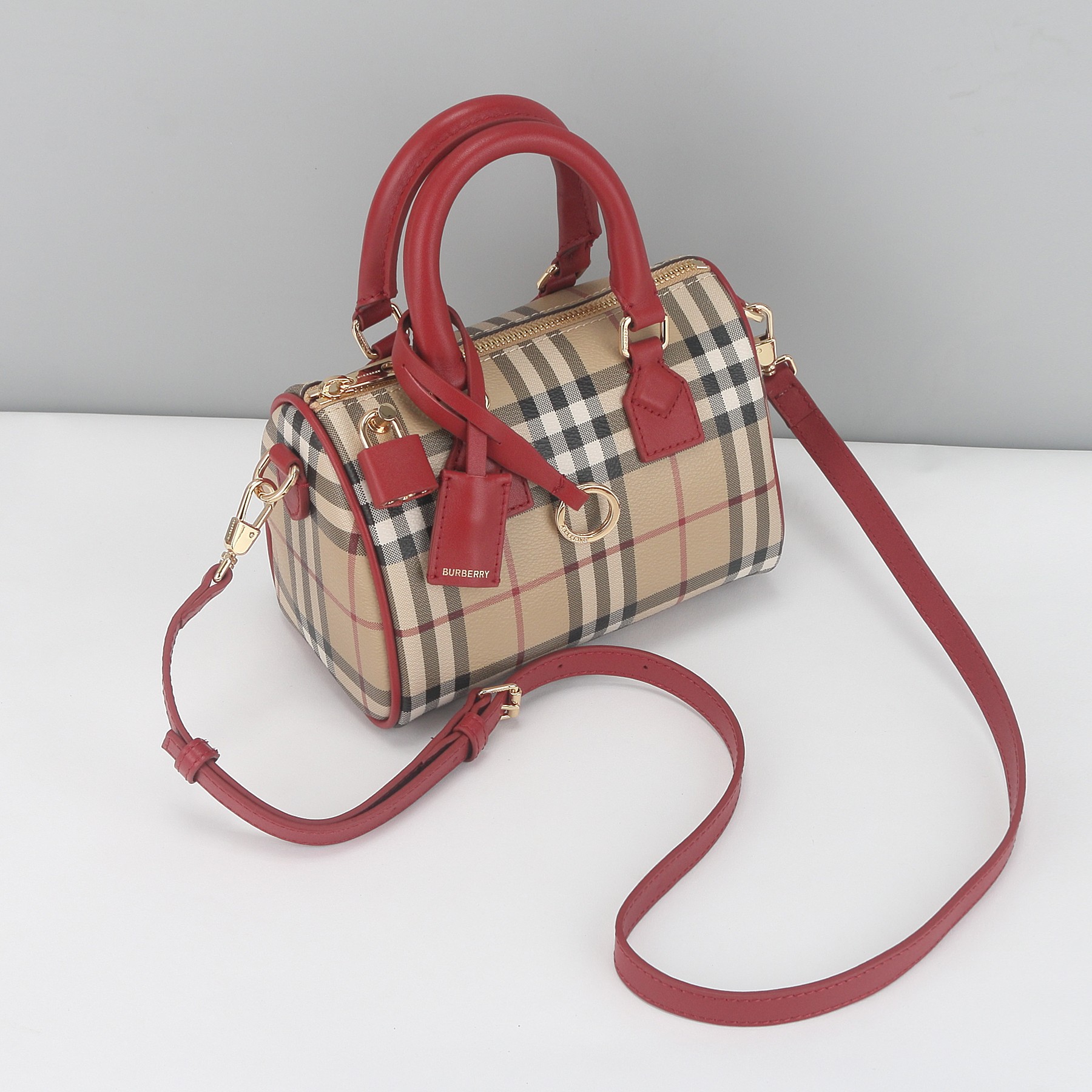 Burberry 新色 Bur迷你波士顿超 超 ，非常轻便，实用度