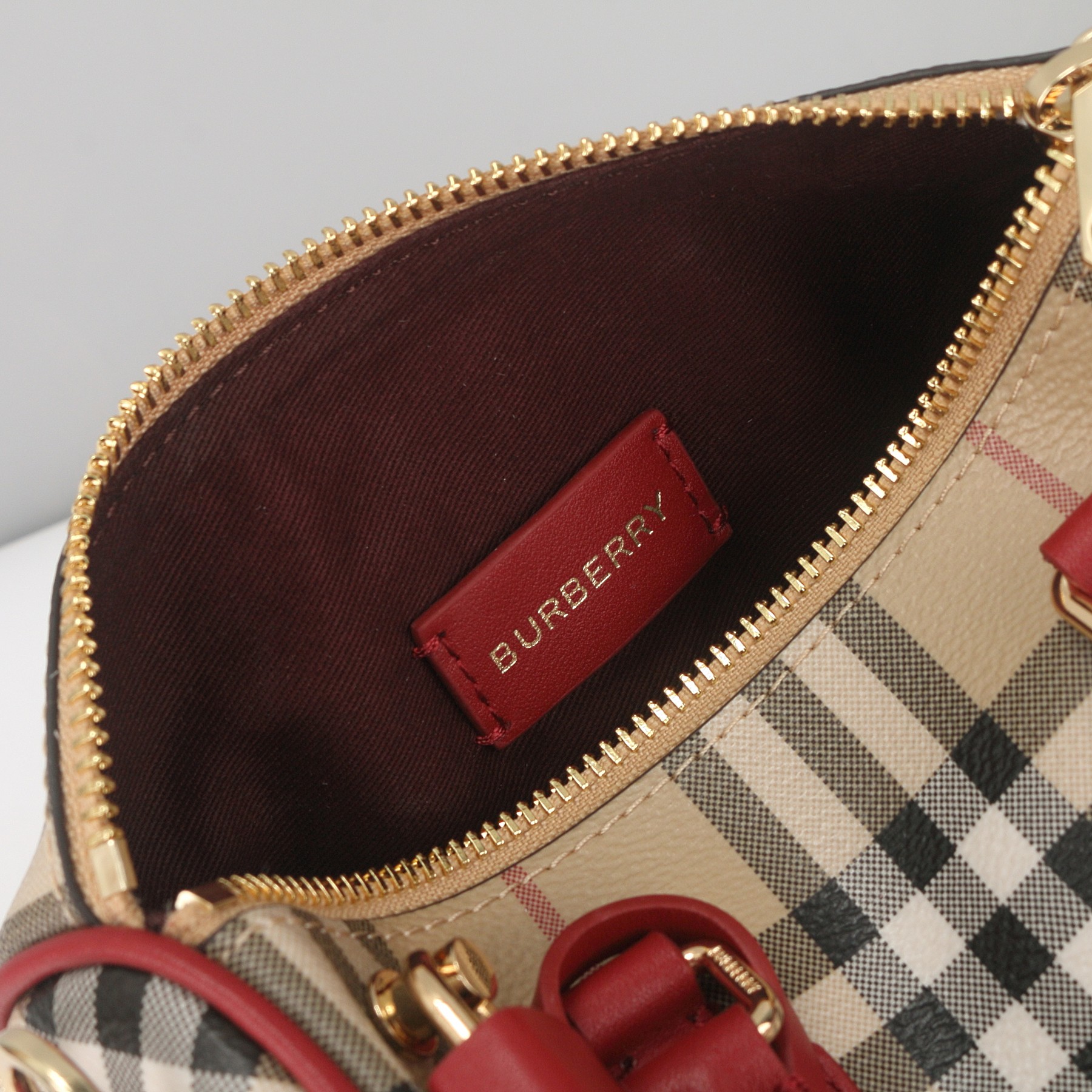 Burberry 新色 Bur迷你波士顿超 超 ，非常轻便，实用度