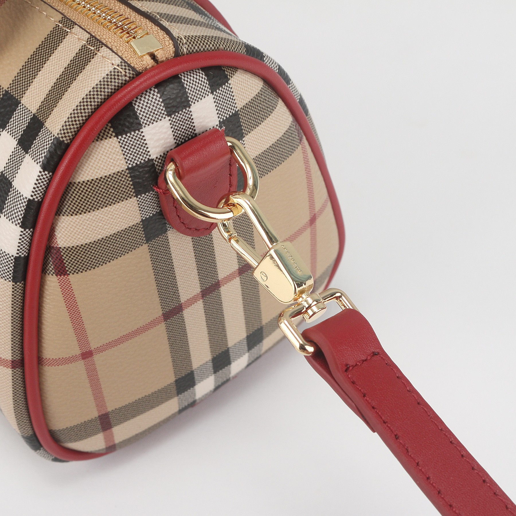 Burberry 新色 Bur迷你波士顿超 超 ，非常轻便，实用度