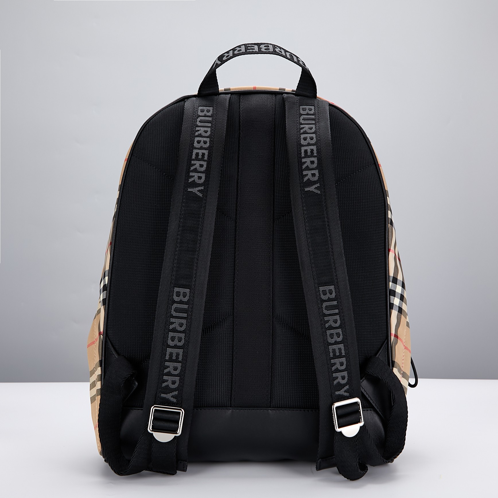 Burberry B家尼龙双肩包 装饰 Vintage
