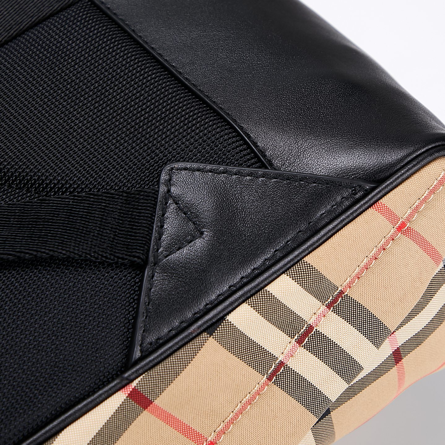 Burberry B家尼龙双肩包 装饰 Vintage