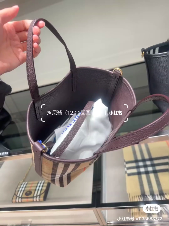 버버리 카라멜 브라운 미니 토트백 상세 이미지 6