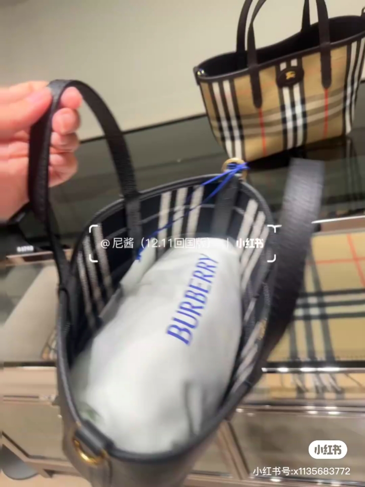 버버리 카라멜 브라운 미니 토트백 상세 이미지 7