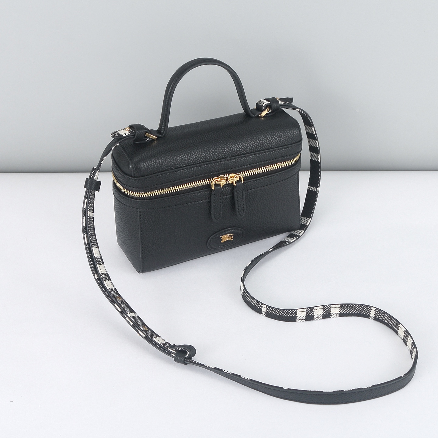 B's Vanity bag is made of cotton blended fabric and crafted in an Italian workshop photo 1