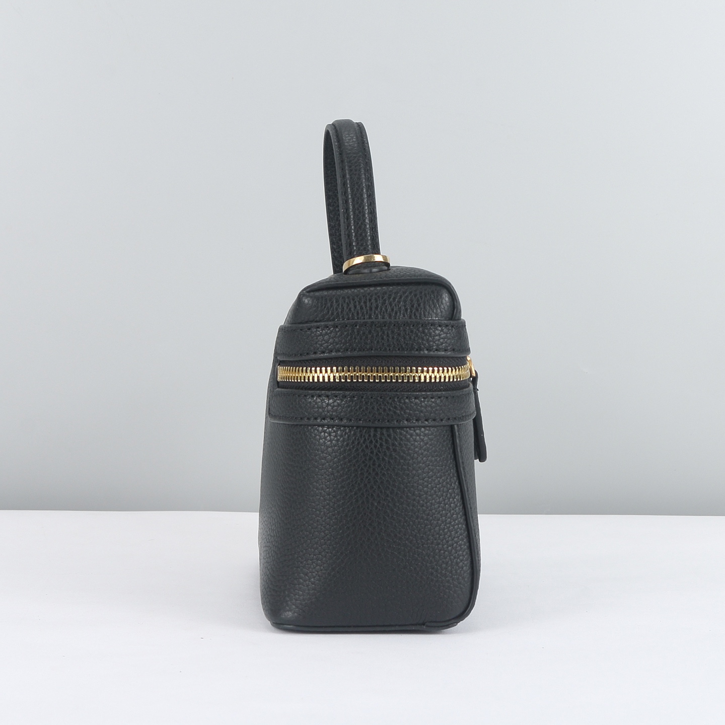 B's Vanity bag is made of cotton blended fabric and crafted in an Italian workshop photo 7