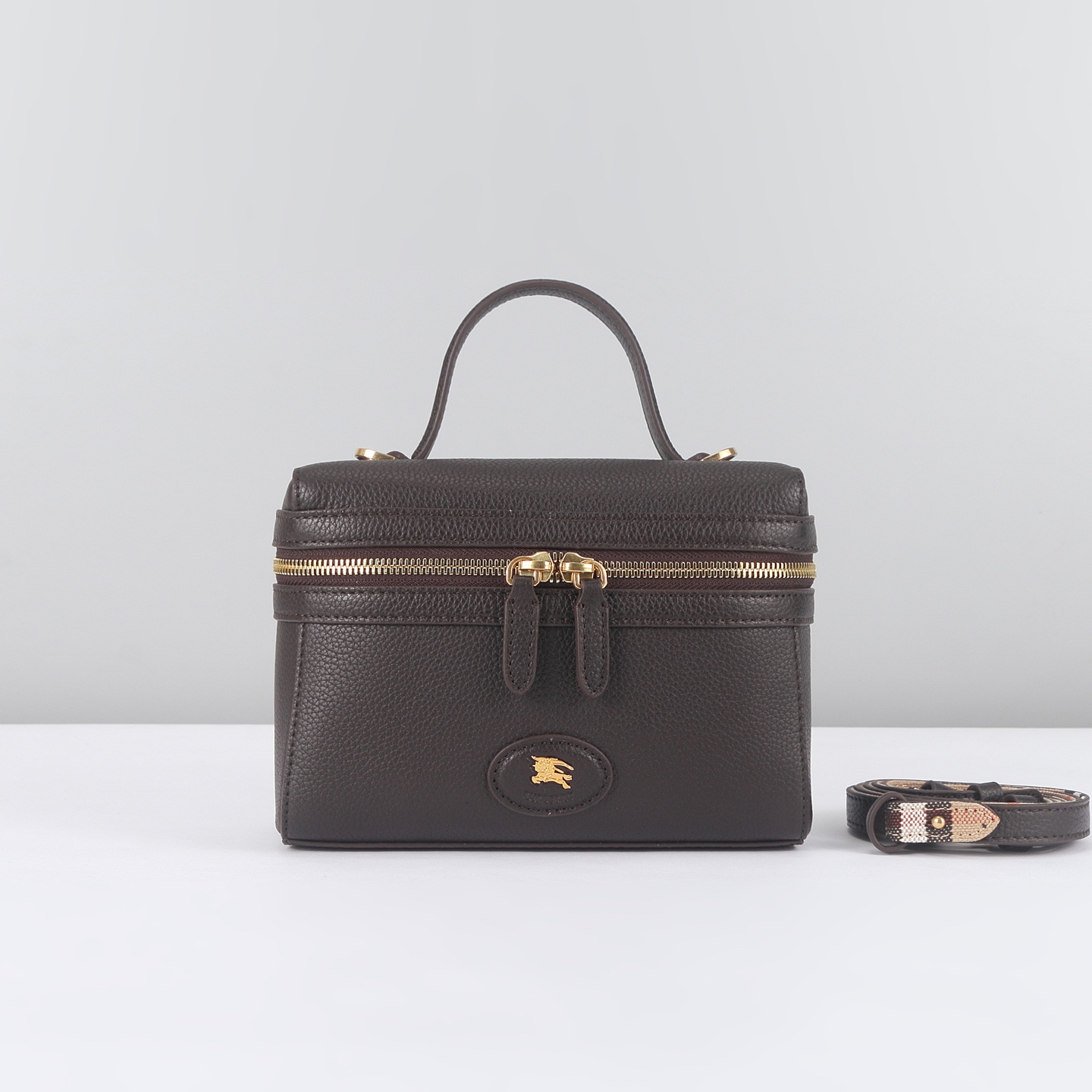 B's Vanity bag is made of cotton blended fabric and crafted in an Italian workshop