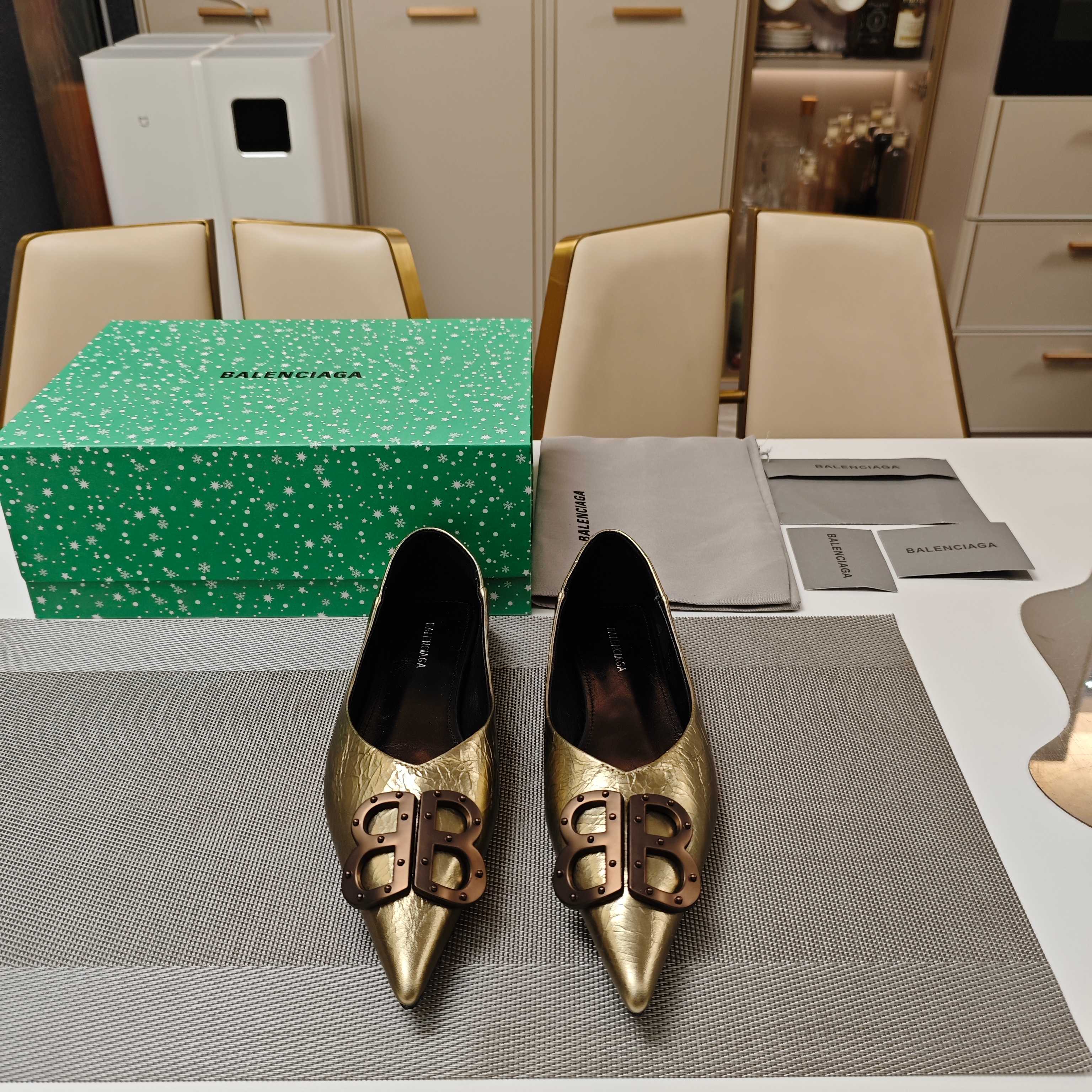 NO:236106,Balenciaga's 