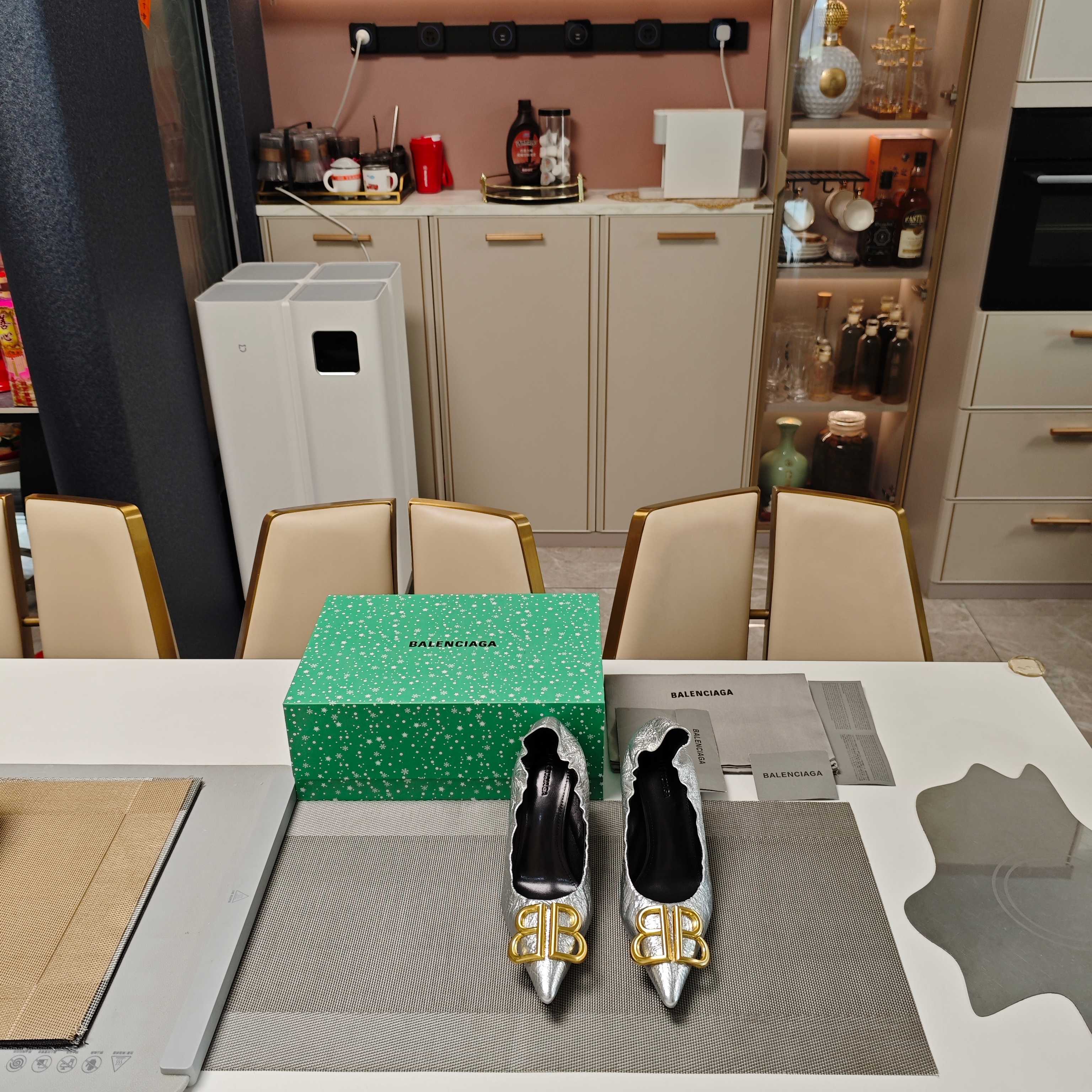 NO:261660,Balenciaga classic double B buckle series, grandly launched, new products are on sale (show specialty customization). Official limited edition 