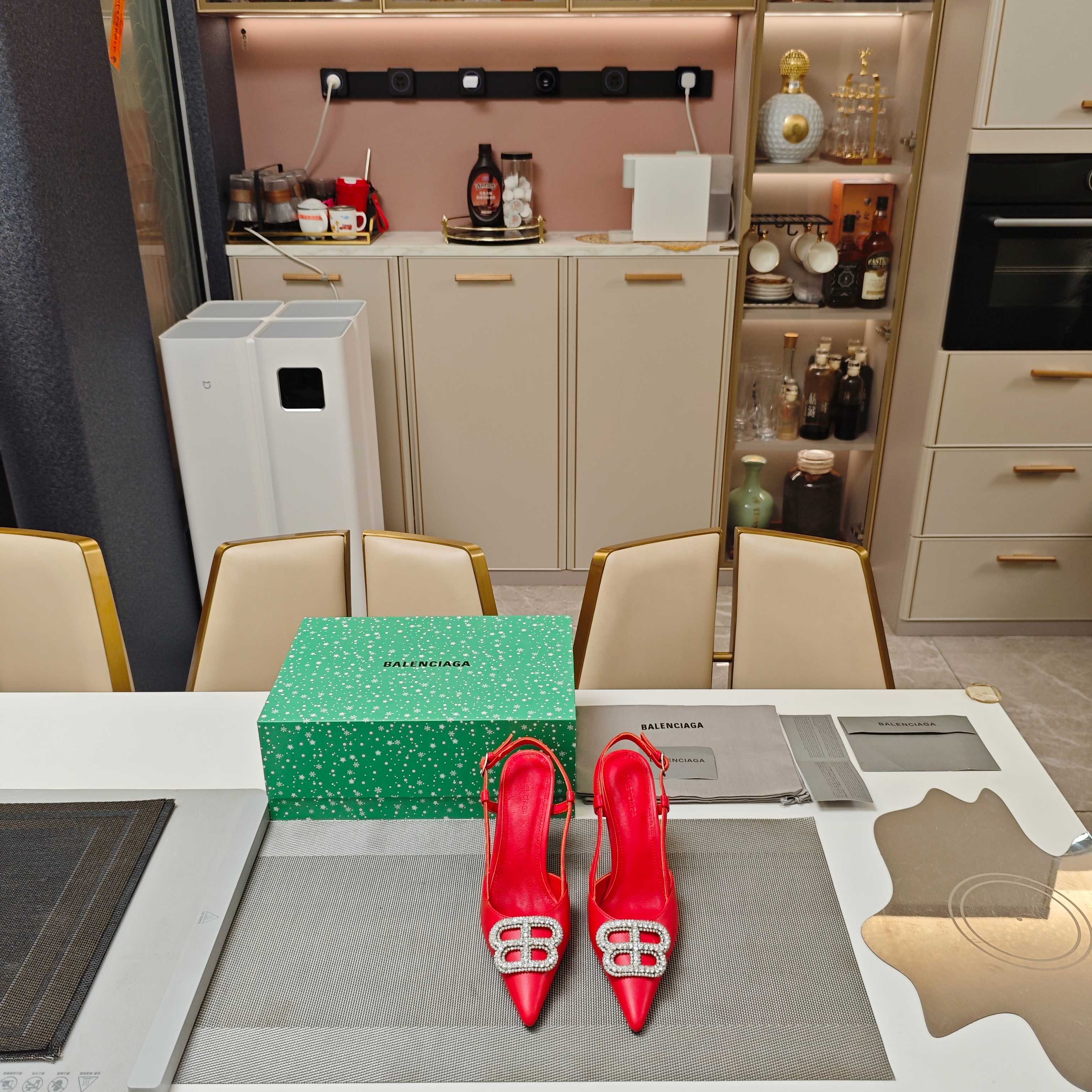 NO:261669,Balenciaga classic double B buckle series, grandly launched, new products are on sale (for the show exclusive customization). Official limited edition 