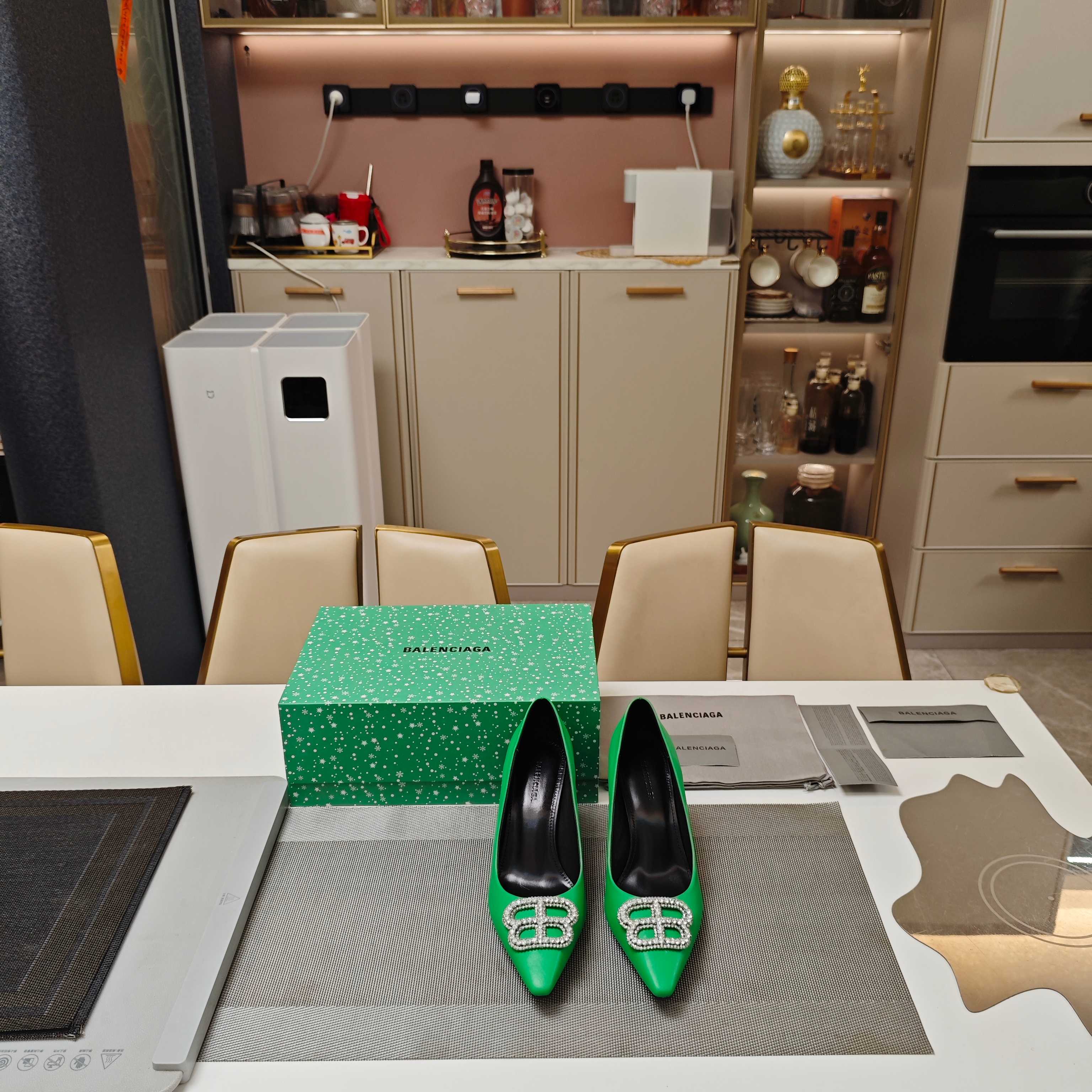 NO:261671,Balenciaga's classic double B buckle series, grandly launched, new products are released (show specialty customized products). Official limited edition 