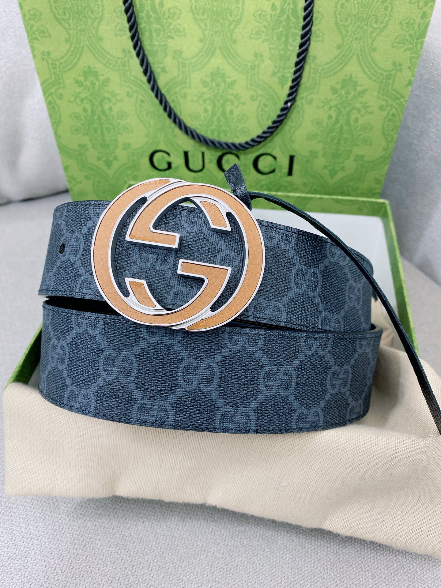 Gucci 代购级 古奇Gucci 男士腰带 2025早春系列透过现代视角焕新诠释品牌 元素