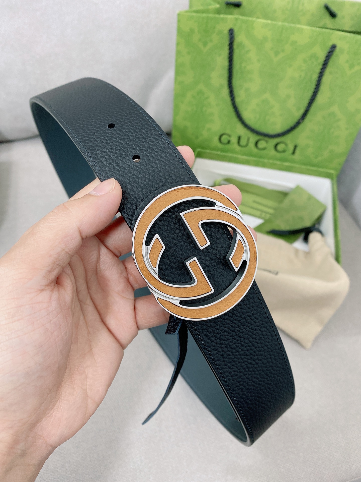 Gucci 代购级 Gucci 男士腰带 2025早春系列透过现代视角焕新诠释品牌 元素