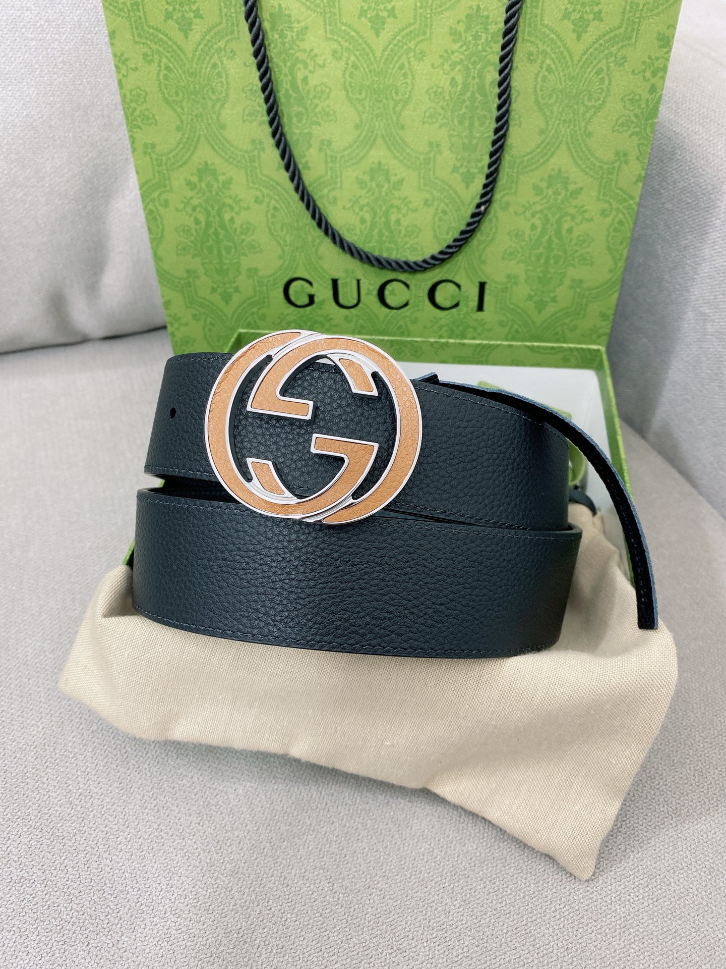 Gucci 代购级 Gucci 男士腰带 2025早春系列透过现代视角焕新诠释品牌 元素