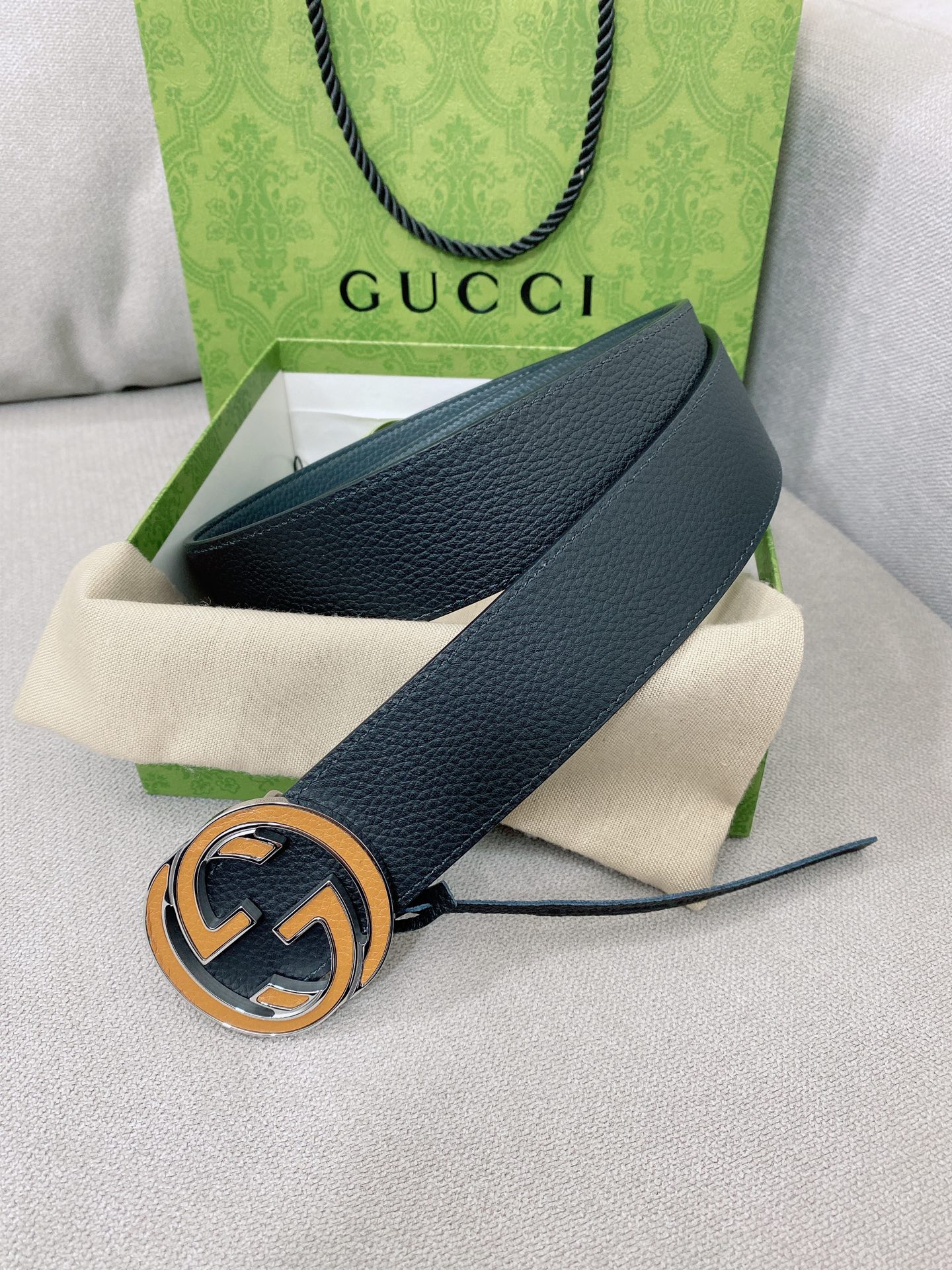 Gucci 代购级 Gucci 男士腰带 2025早春系列透过现代视角焕新诠释品牌 元素