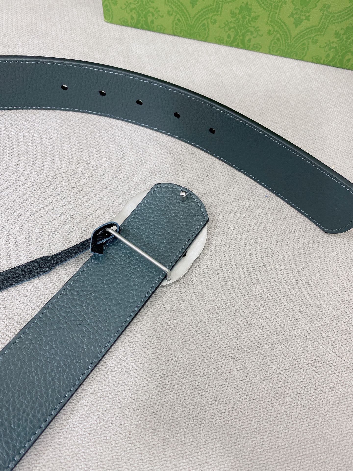 Gucci 代购级 Gucci 男士腰带 2025早春系列透过现代视角焕新诠释品牌 元素