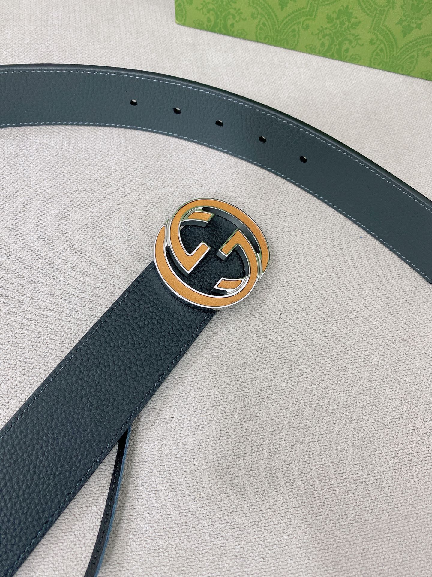 Gucci 代购级 Gucci 男士腰带 2025早春系列透过现代视角焕新诠释品牌 元素