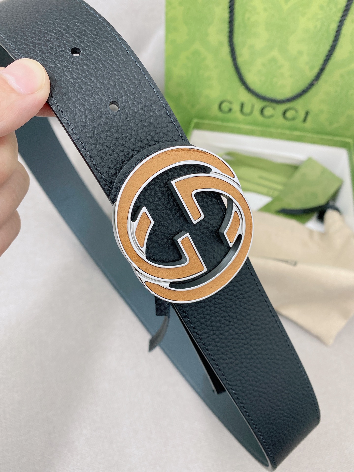 Gucci 代购级 Gucci 男士腰带 2025早春系列透过现代视角焕新诠释品牌 元素