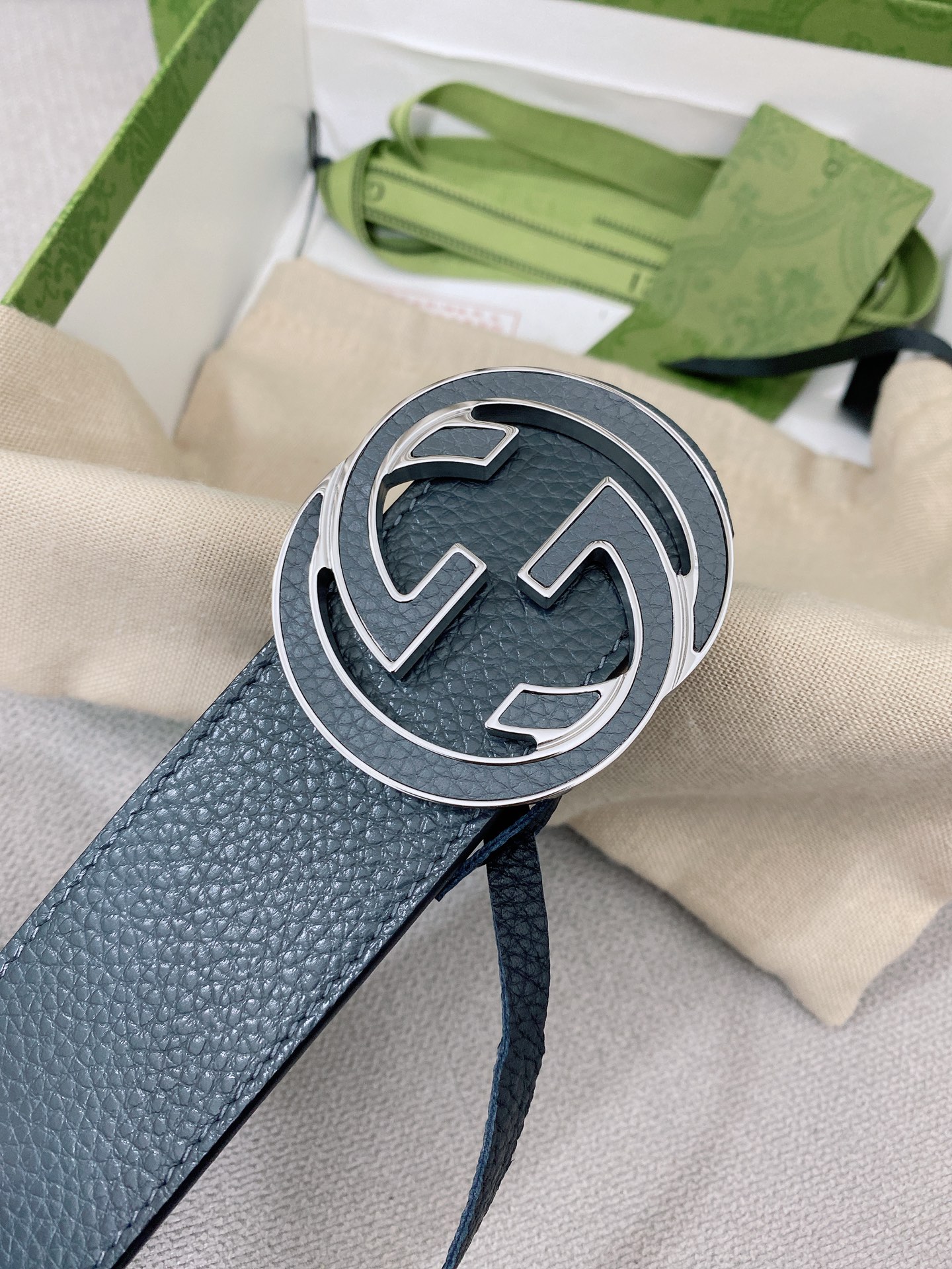Gucci 代购级 Gucci 男士腰带 2025早春系列透过现代视角焕新诠释品牌 元素