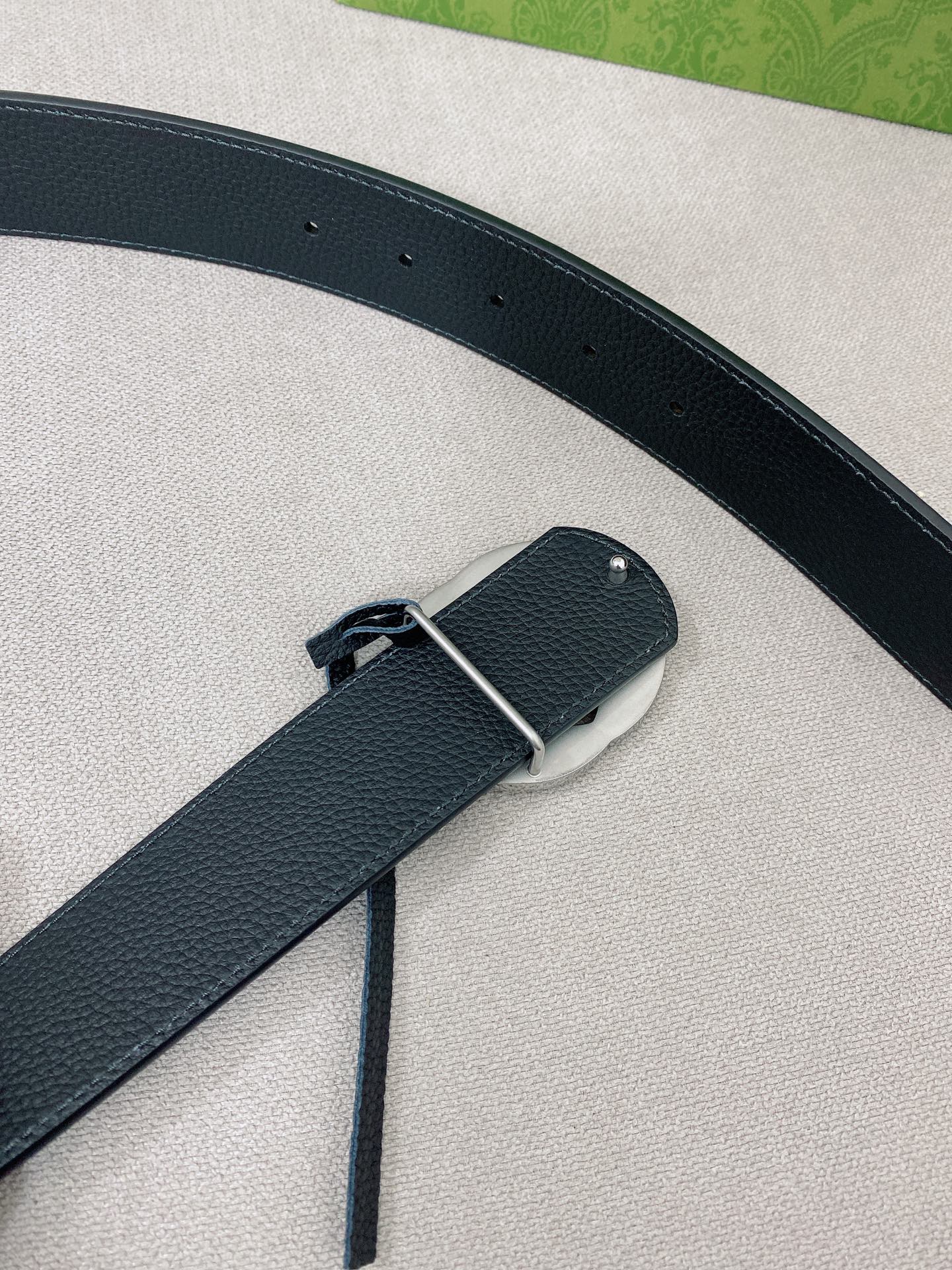 Gucci 代购级 Gucci 男士腰带 2025早春系列透过现代视角焕新诠释品牌 元素