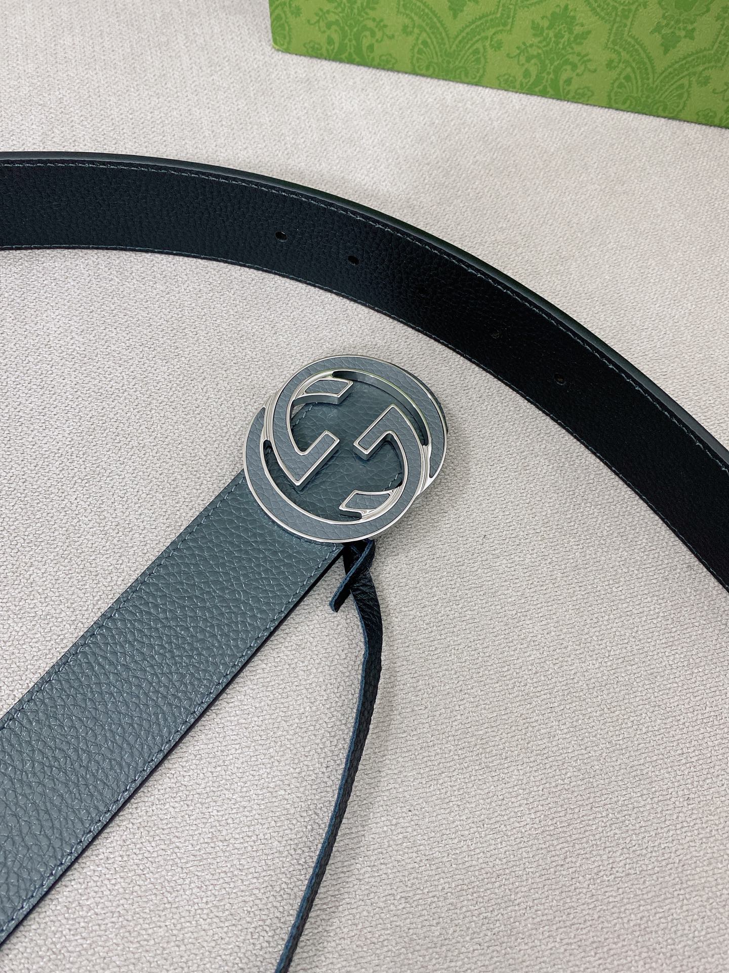 Gucci 代购级 Gucci 男士腰带 2025早春系列透过现代视角焕新诠释品牌 元素