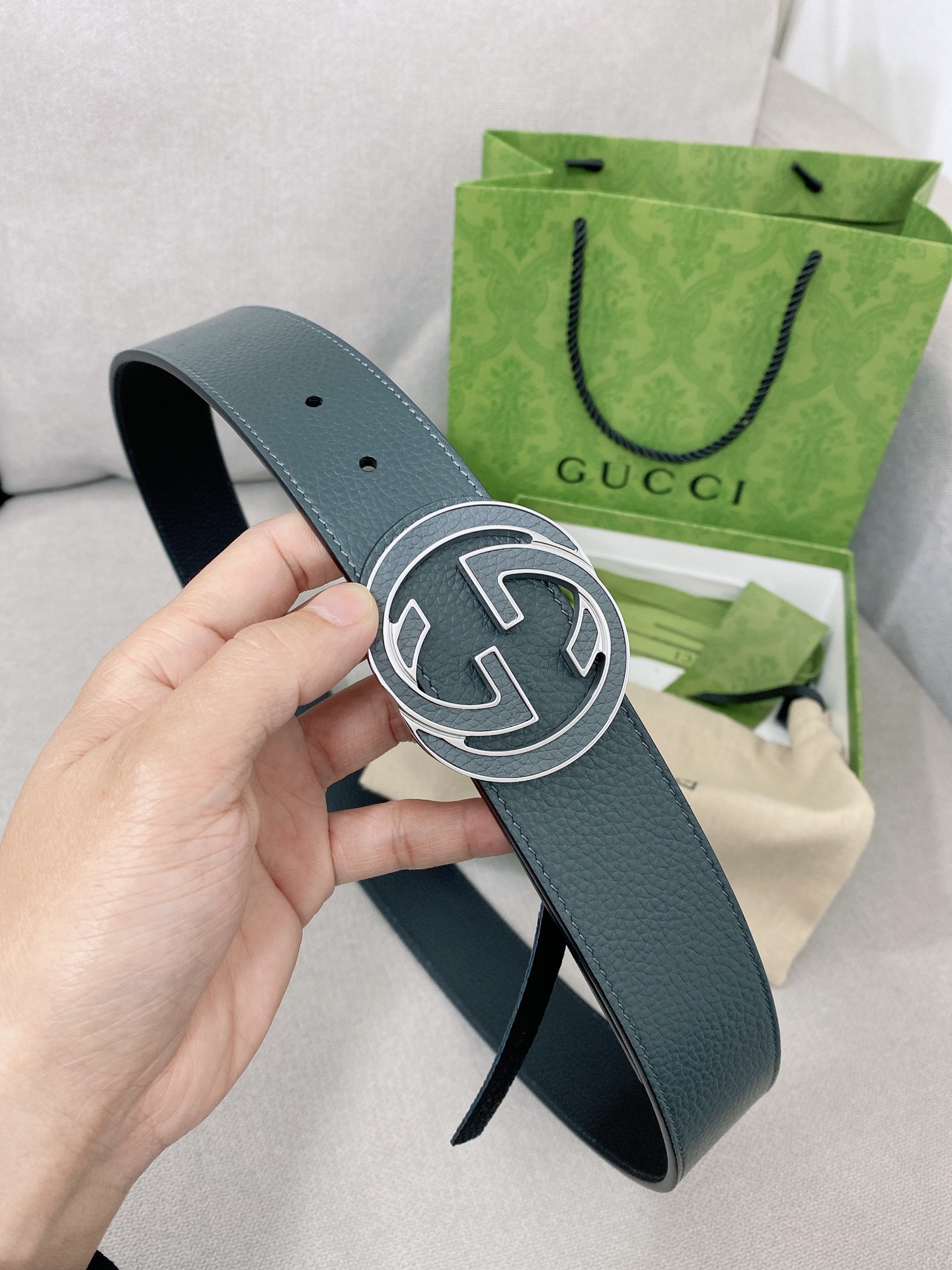 Gucci 代购级 Gucci 男士腰带 2025早春系列透过现代视角焕新诠释品牌 元素