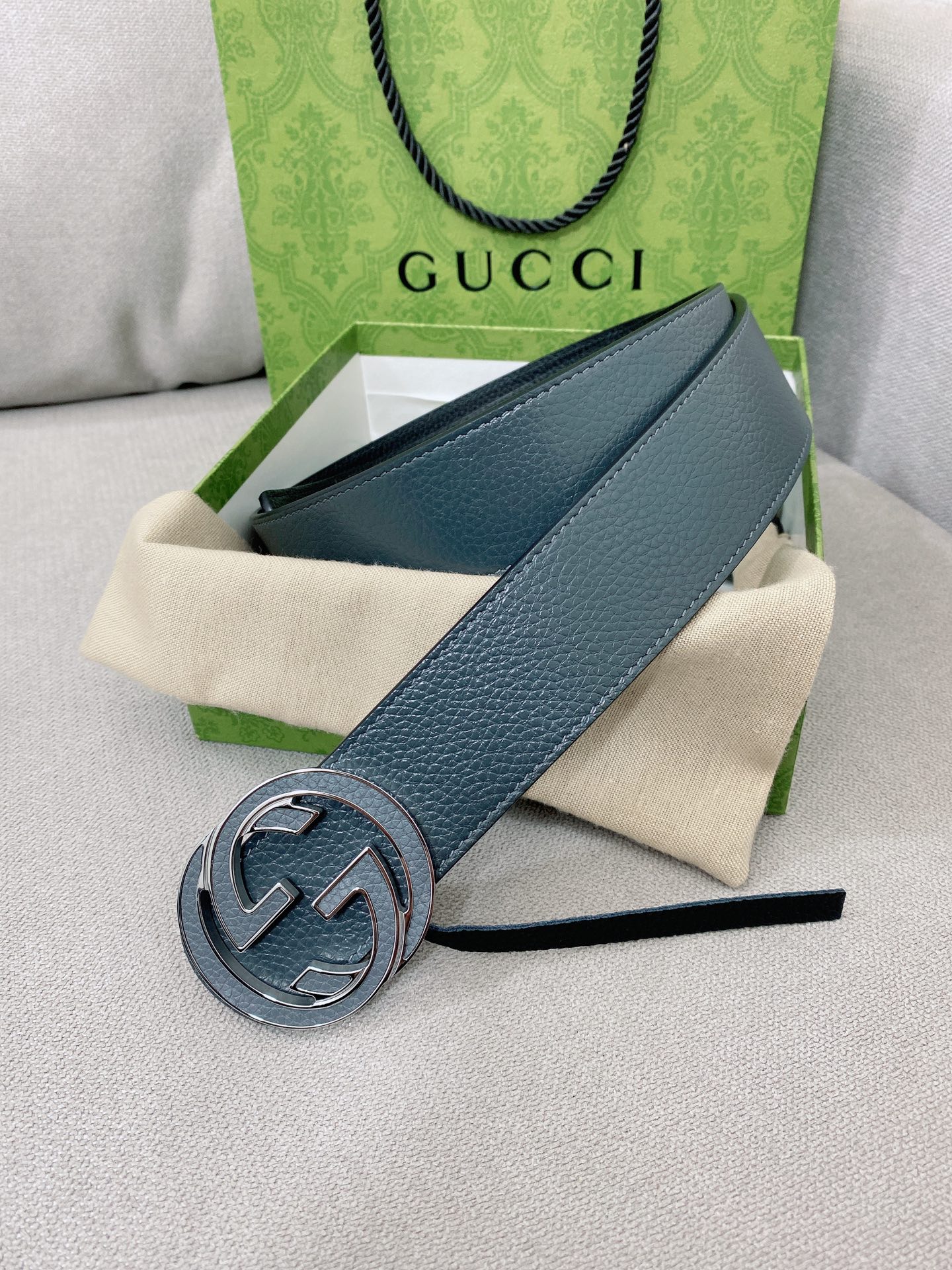 Gucci 代购级 Gucci 男士腰带 2025早春系列透过现代视角焕新诠释品牌 元素