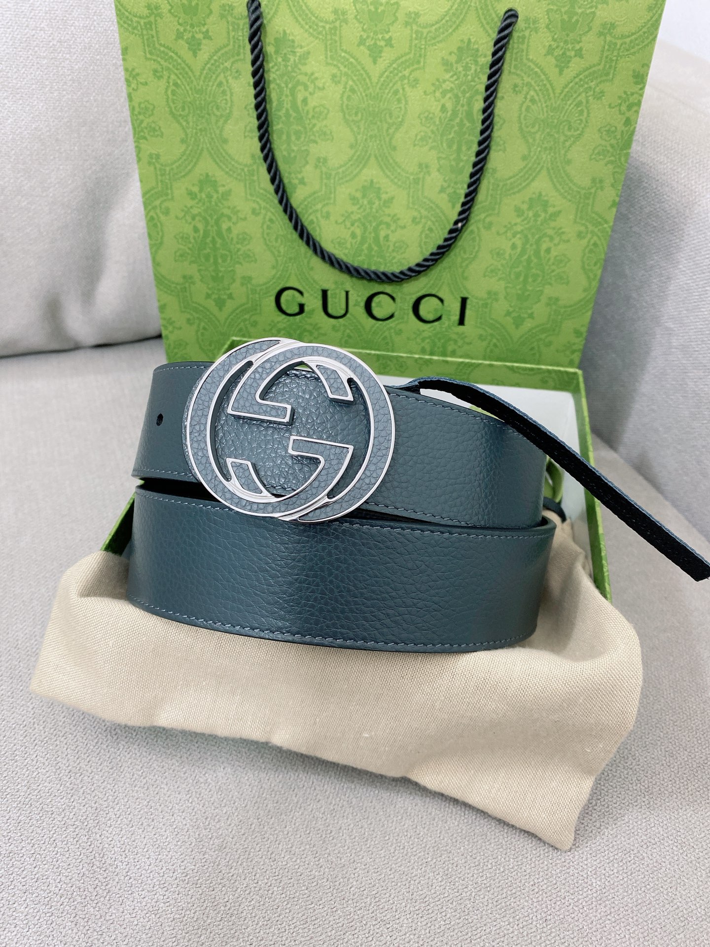 Gucci 代购级 Gucci 男士腰带 2025早春系列透过现代视角焕新诠释品牌 元素