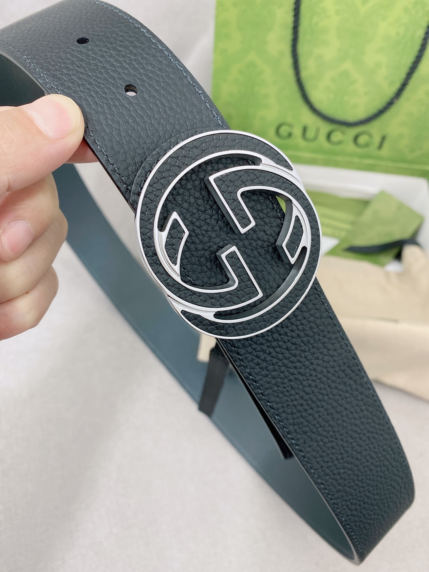 Gucci 代购级 Gucci 男士腰带 2025早春系列透过现代视角焕新诠释品牌 元素
