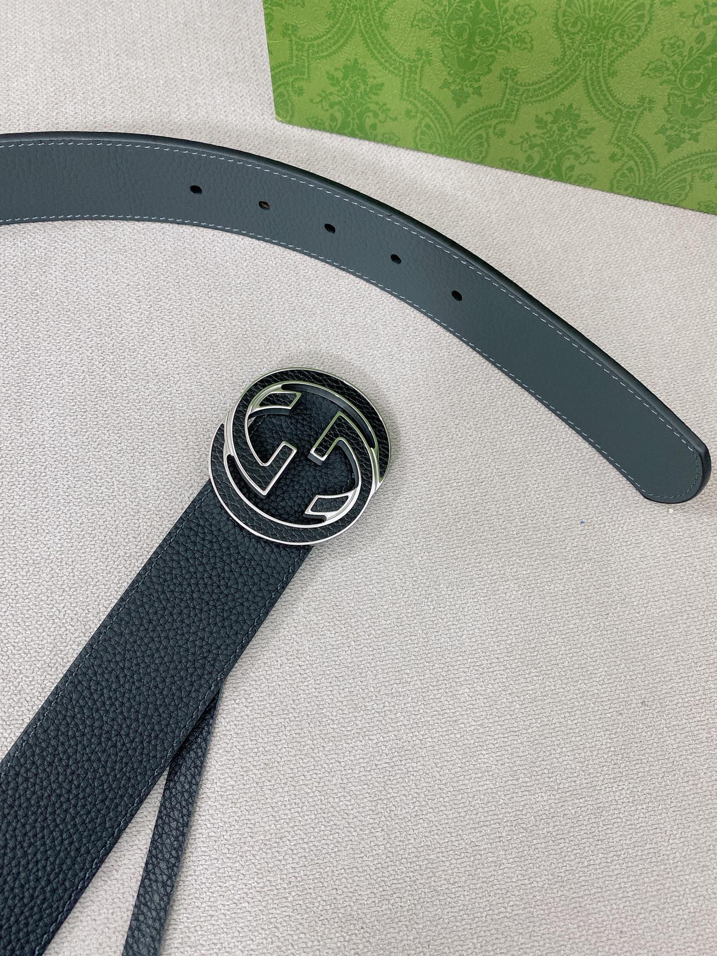 Gucci 代购级 Gucci 男士腰带 2025早春系列透过现代视角焕新诠释品牌 元素