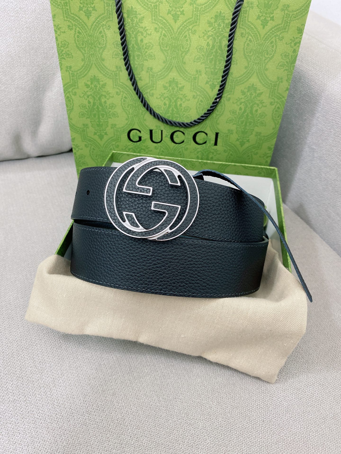 Gucci 代购级 Gucci 男士腰带 2025早春系列透过现代视角焕新诠释品牌 元素