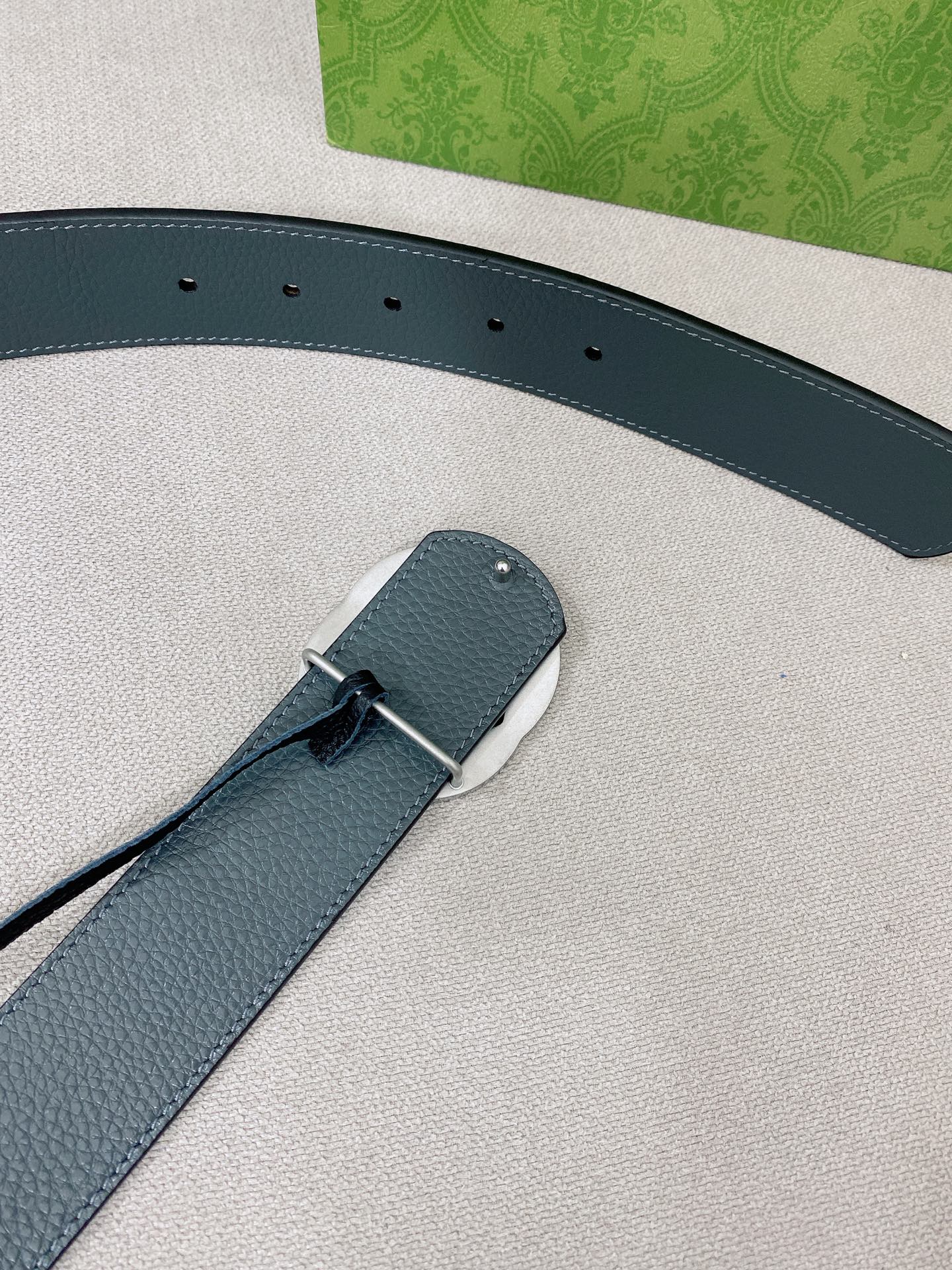 Gucci 代购级 Gucci 男士腰带 2025早春系列透过现代视角焕新诠释品牌 元素